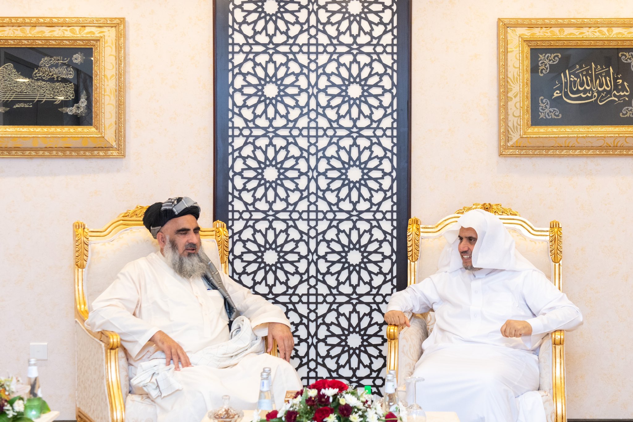 شیخ ڈاکٹر محمد العیسی نے منى ميں رابطہ عالم اسلامی کے دفتر میں،وزیر مذہبی امور پاکستان جناب مفتی عبد الشکور کا استقبال کیا