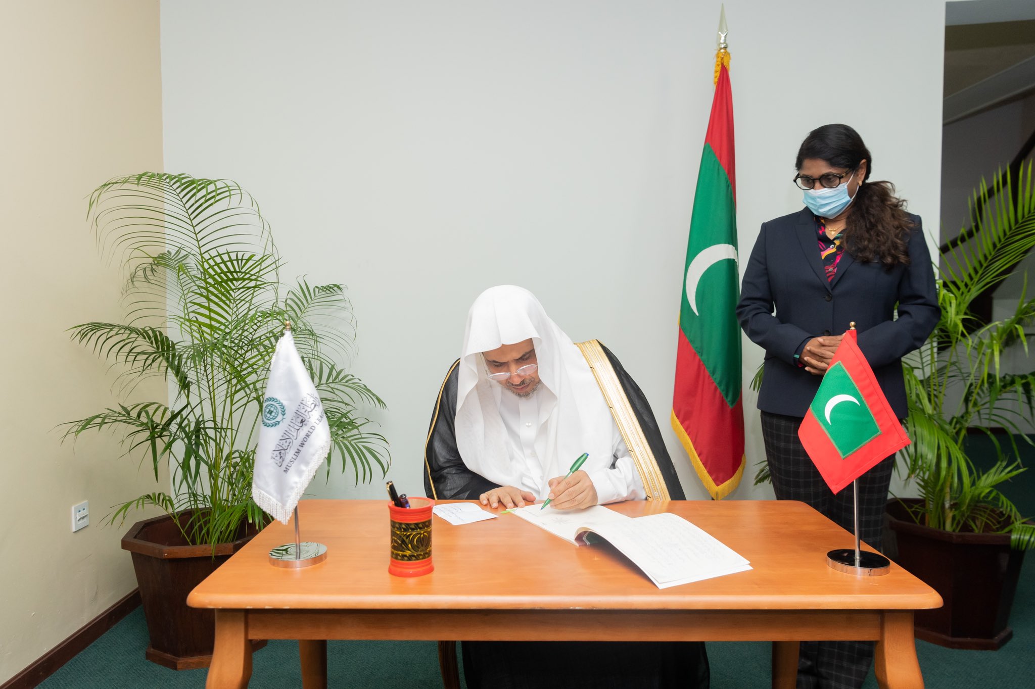H.E. Dr. Mohammad Alissa met with the Minister of Defense of the Republic of Maldives, Mrs. Mariya Ahmed DiDi.