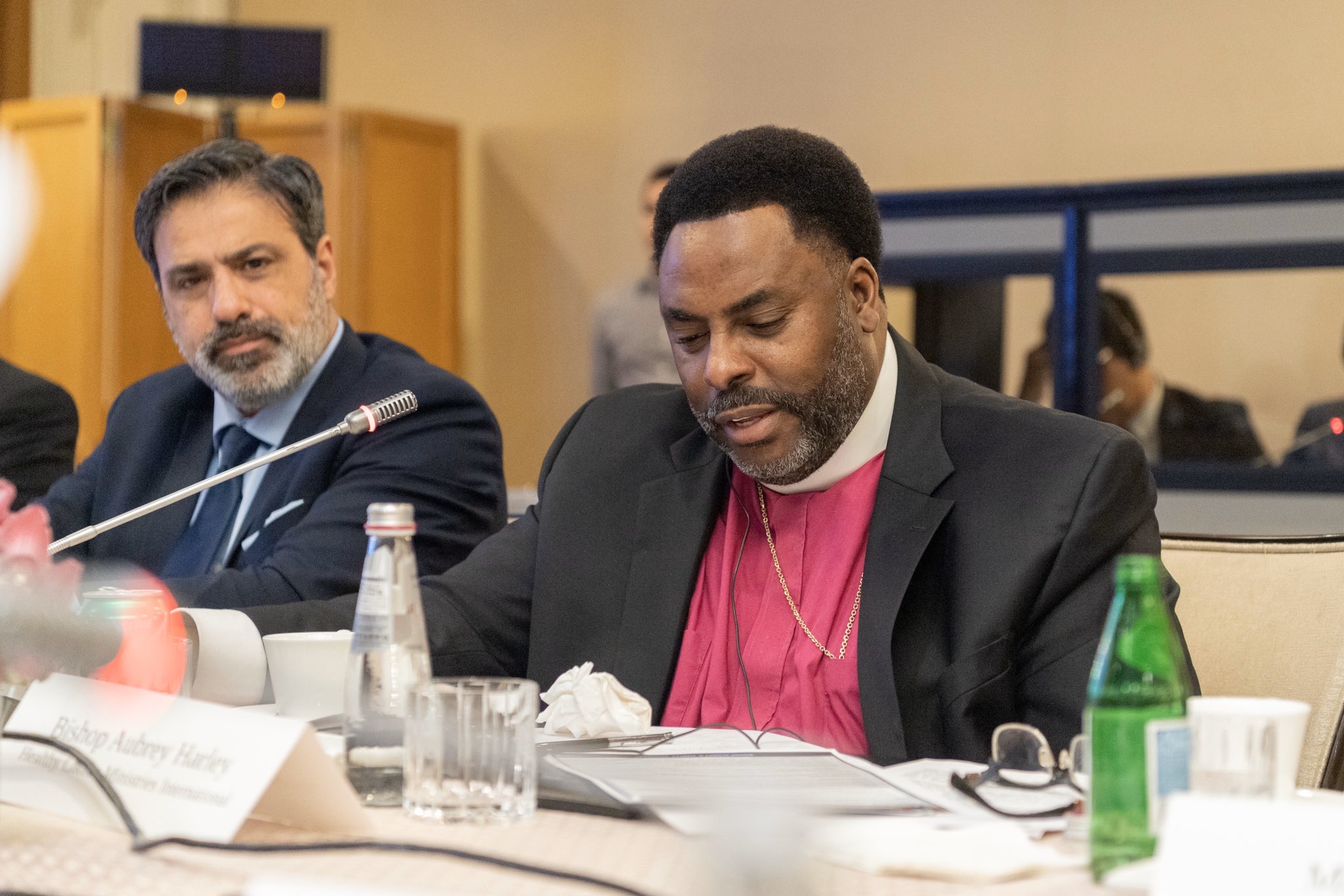 Le Conseil national pour les relations arabo/américaine à Washington  reçoit le D.Mohammad Alissa pour un dialogue général en présence de politiciens intellectuels des journalistes responsables religieux et pour lui remettre le titre honorifique du CNRAA.