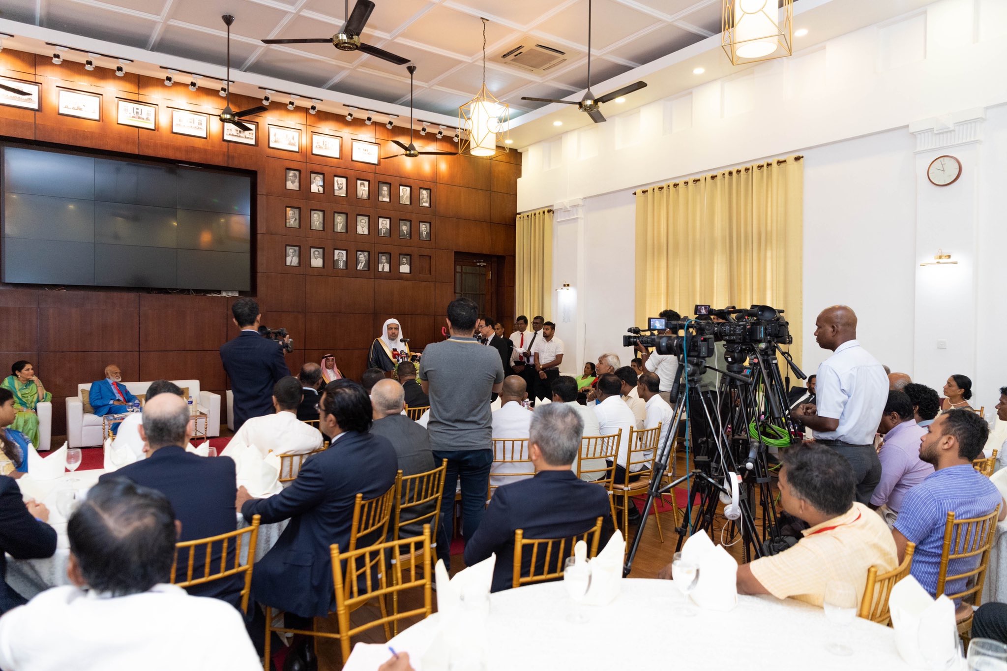 Le maire de Colombo célèbre la venue de Mohammad Alissa en lui remettant les clés de la ville présence de grandes personnalités dont des des diplomates.