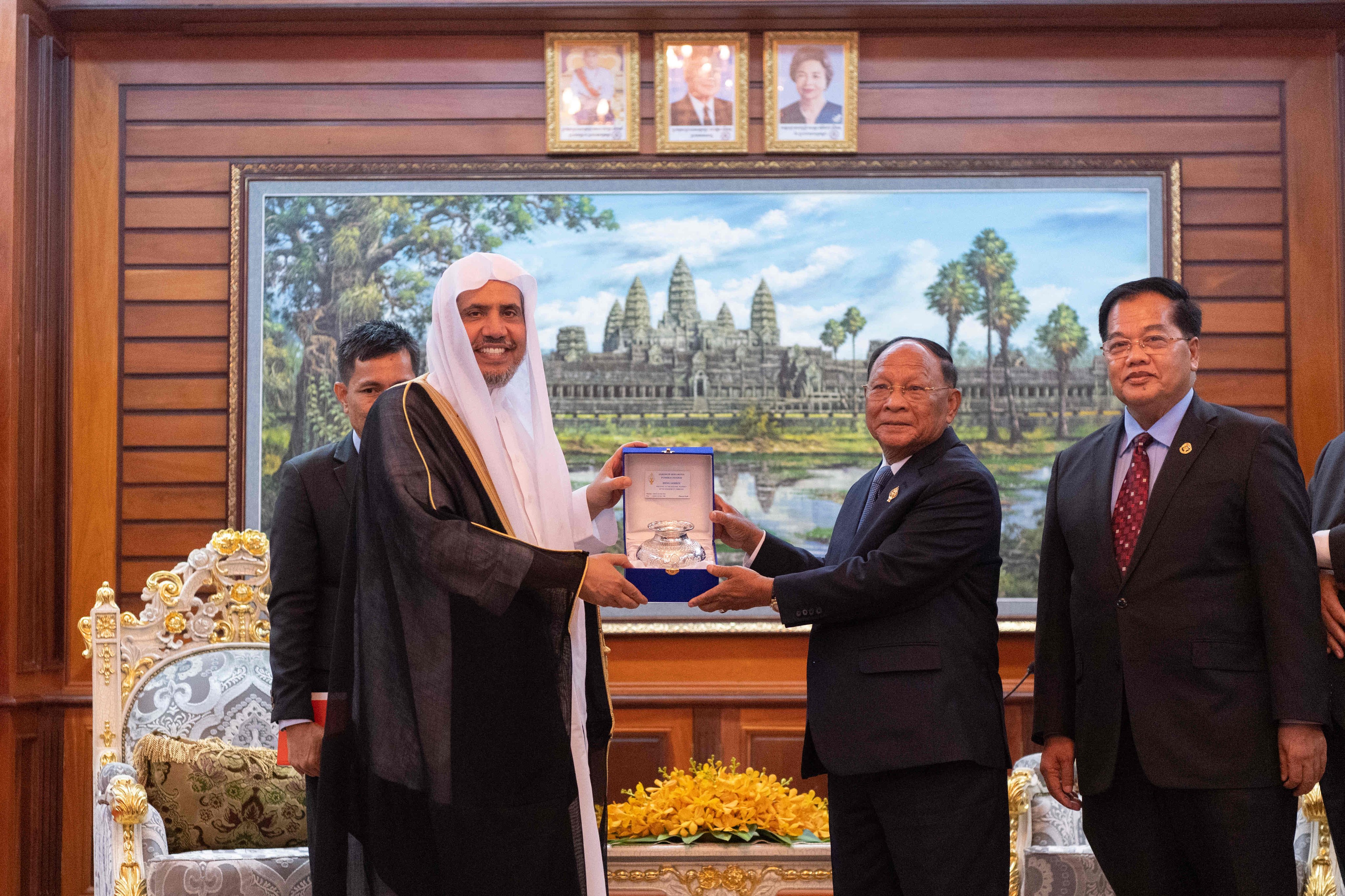 H.E. the Speaker of Parliament, Mr. Ren, praised MWL’s promotion of harmony among nations and Islam’s emphasis on freedom and love.