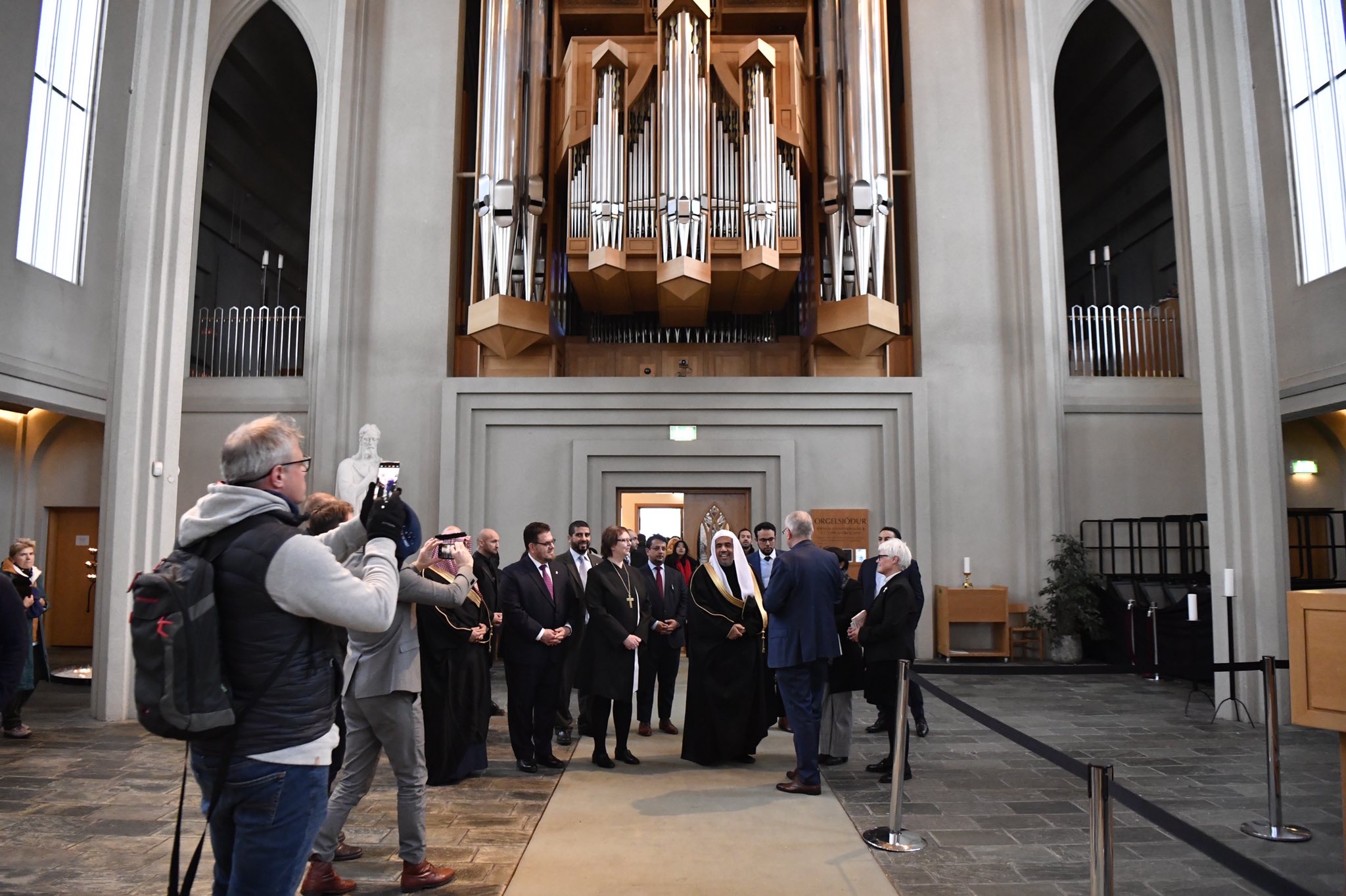 En  Islande le D.Mohammad Alissa a rencontré les responsables des différentes églises pour insister sur l’importance de l’entraide entre les adeptes des religions en se basant sur les dénominateurs communs, pour présenter la  Charte Mecque qui aide à la paix et la coexistence.