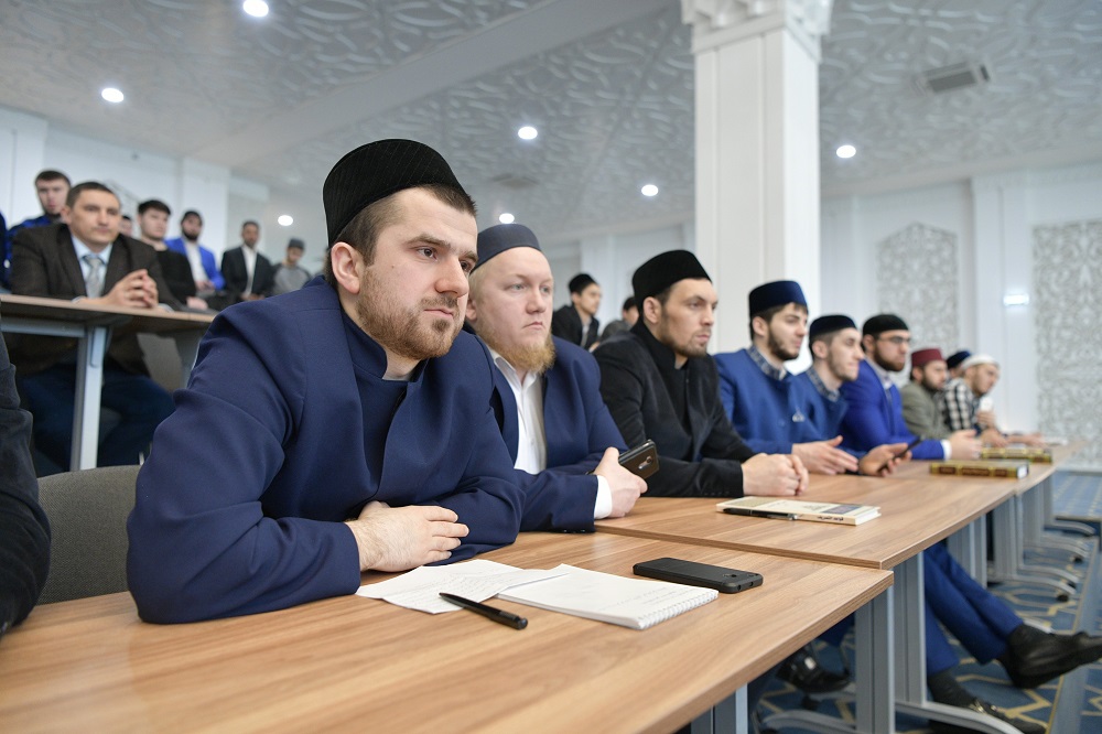 Projects under the slogan of "The language of the Quran for all":  Praise be to Allah; the continuing development of the plans of the Muslim World League to spread the Arabic language globally