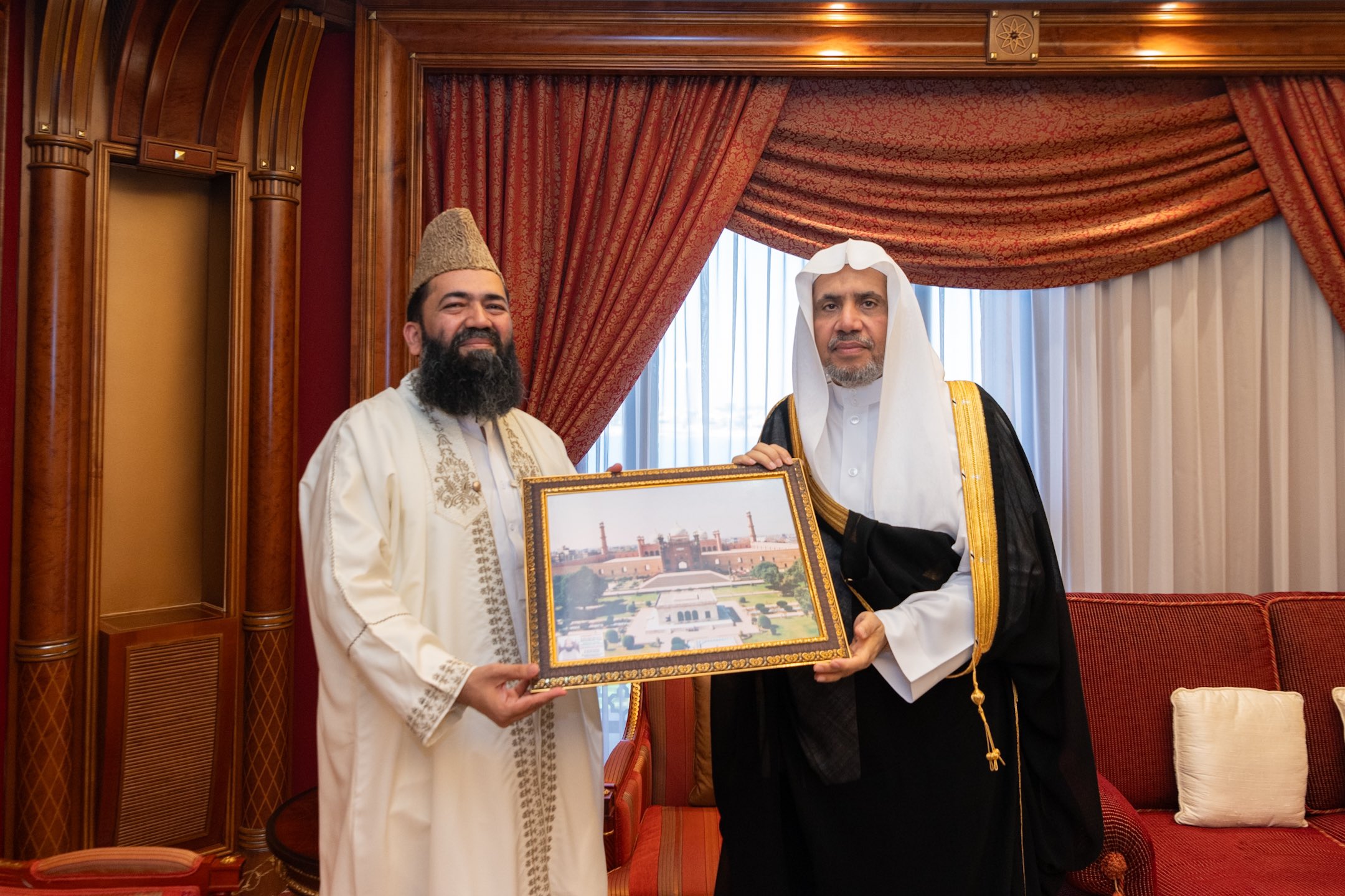 His Excellency Sheikh Dr. Mohammed Al-Issa, Secretary-General of the MWL and Chairman of the Organization of Muslim Scholars, met with His Eminence Sheikh Muhammad AbdulKhabeer Azad, the Grand Imam of Pakistan