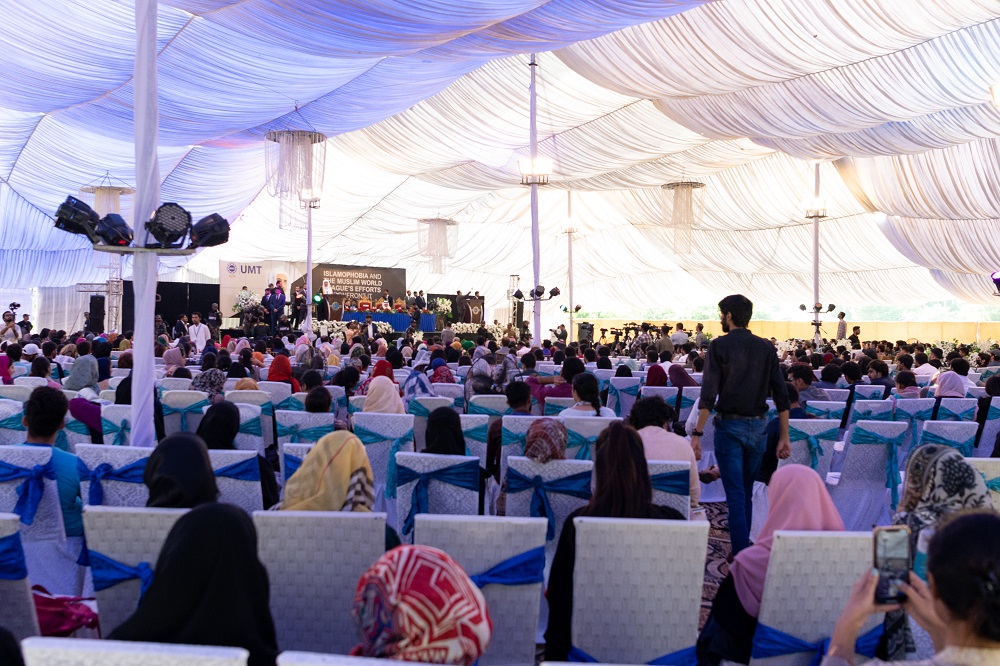 Durant le symposium sur l'islamophobie à l'Université de gestion et de technologie de Lahore