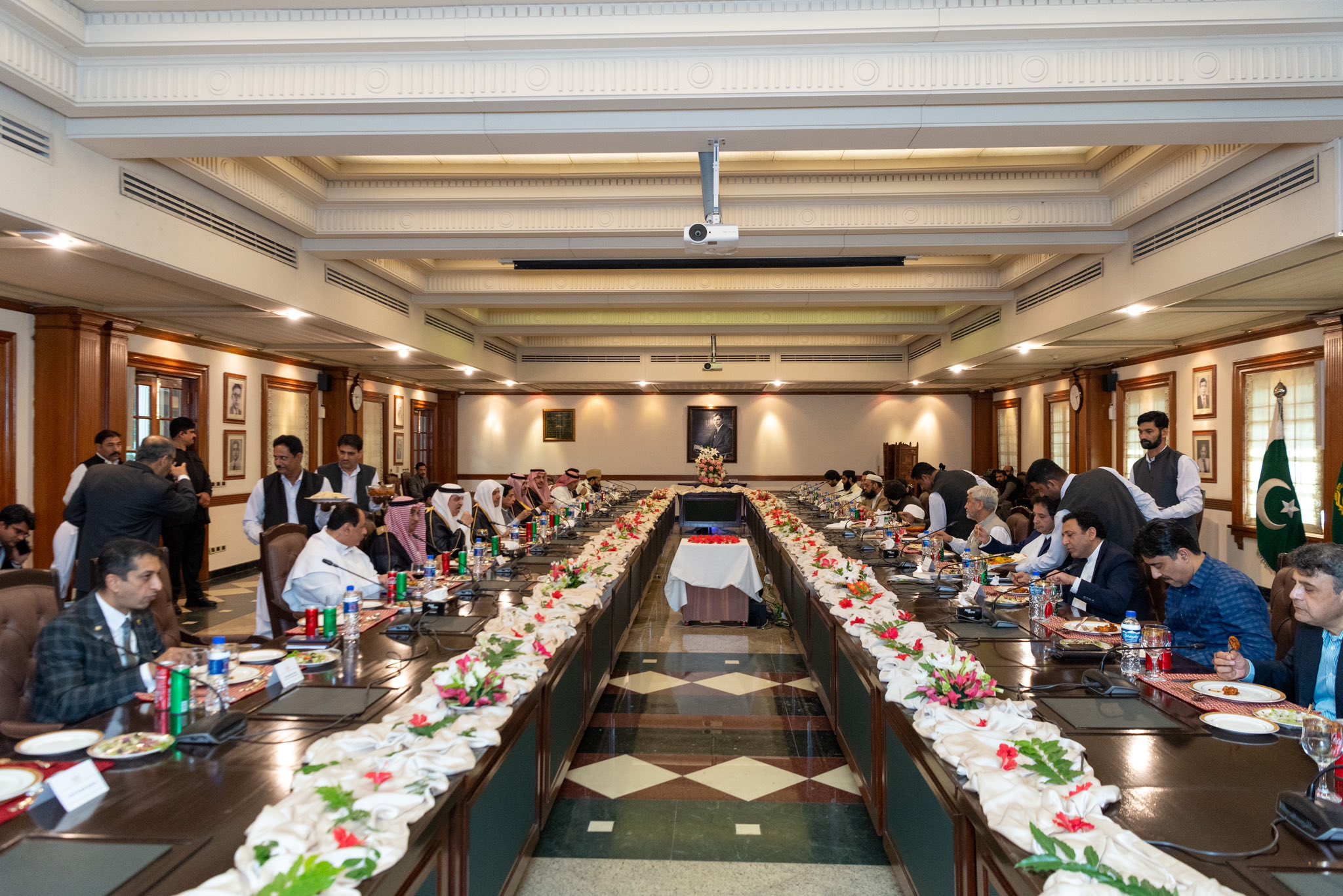 Le ministre en chef de la province du Pendjab, Pervaiz Elahi, a reçu le Secrétaire général de la LIM Mohammad Alissa