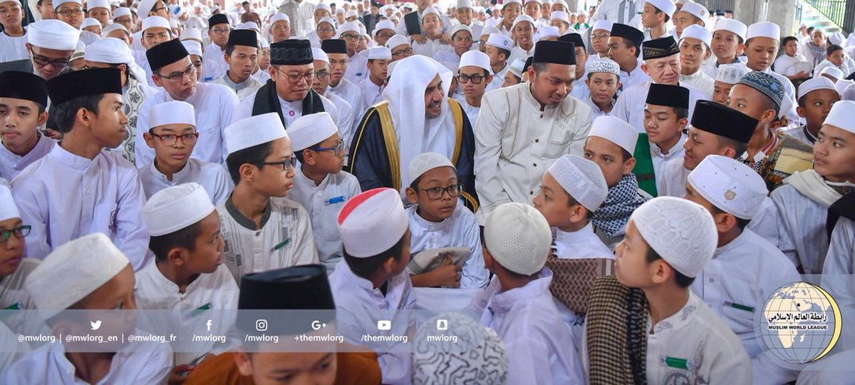 Open meetings with the young in Muslim World have great significance in securing them good upbringing on moderation method, so as to become good citizens serving their countries, Ummah & humanity