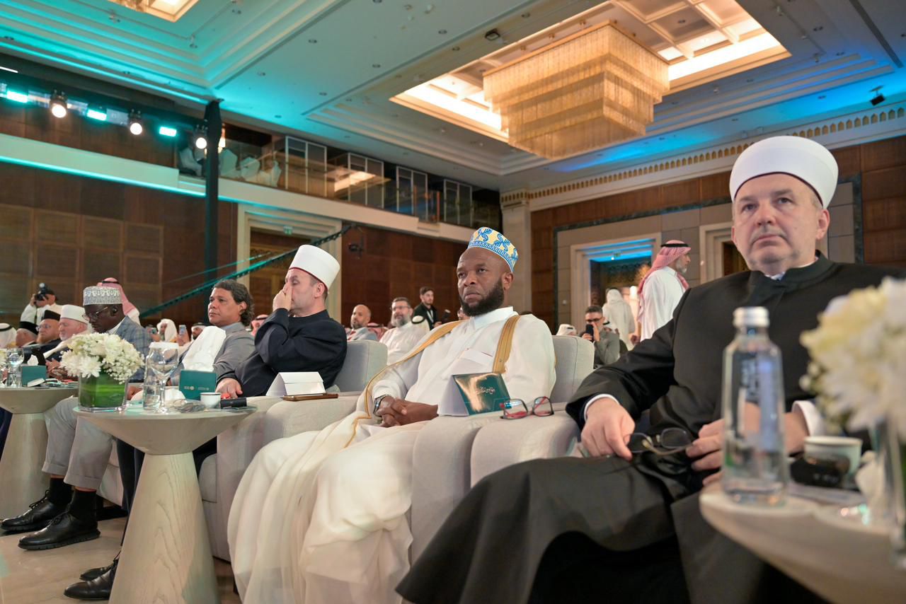 يُعَدّ "منهاج" الأول من نوعه في التاريخ الإسلامي؛ بامتيازه بمظلّته الشرعية الواسعة التي تضمّ نخبةً من علماء الأمة الإسلامية، في المجامع والهيئات والمجالس، التابعة لـرابطة العالم الإسلامي