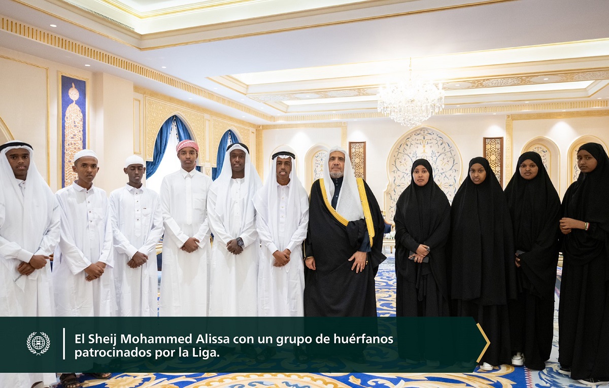 En presencia del Secretario General, Presidente de la Comisión de Ulemas, el Sheij Mohammed Al-Issa: