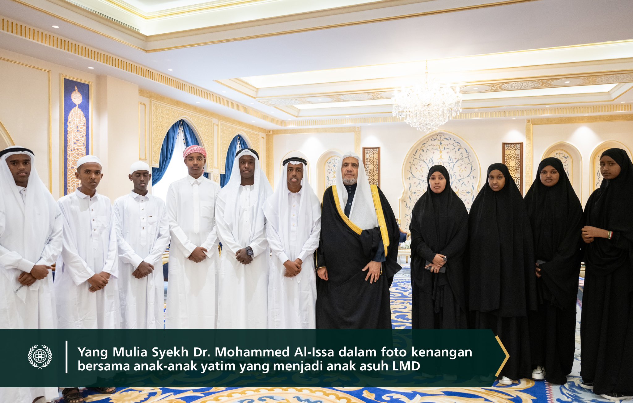 Dengan kehadiran Yang Mulia Sekretaris Jenderal LMD, Ketua Organisasi Ulama Muslim, Syekh Dr. Mohammed Alissa   :  Liga Muslim Dunia memberikan penghargaan kepada sekelompok dokter dan ahli bedah terkemuka dunia