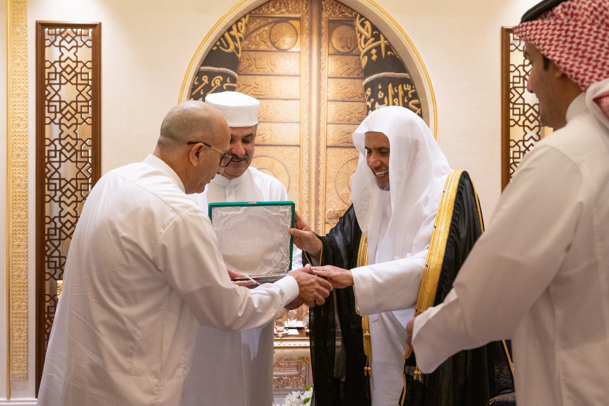 El Secretario general y Presidente de la Comisión de Ulemas, el Sheij Mohammed Alissa, recibió en La Meca al Presidente de la Corte suprema de la República islámica de Pakistán, el juez Yahya Afridi.