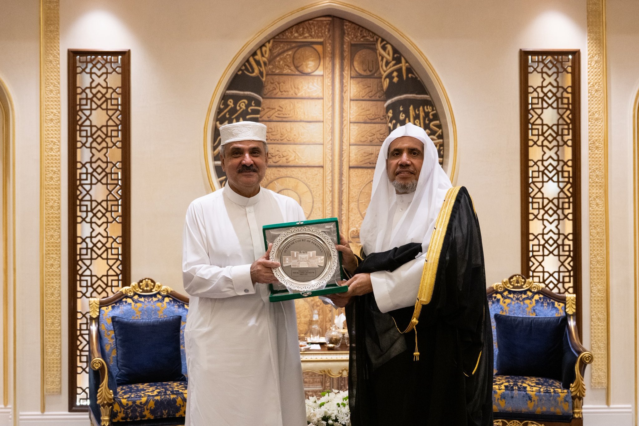El Secretario general y Presidente de la Comisión de Ulemas, el Sheij Mohammed Alissa, recibió en La Meca al Presidente de la Corte suprema de la República islámica de Pakistán, el juez Yahya Afridi.
