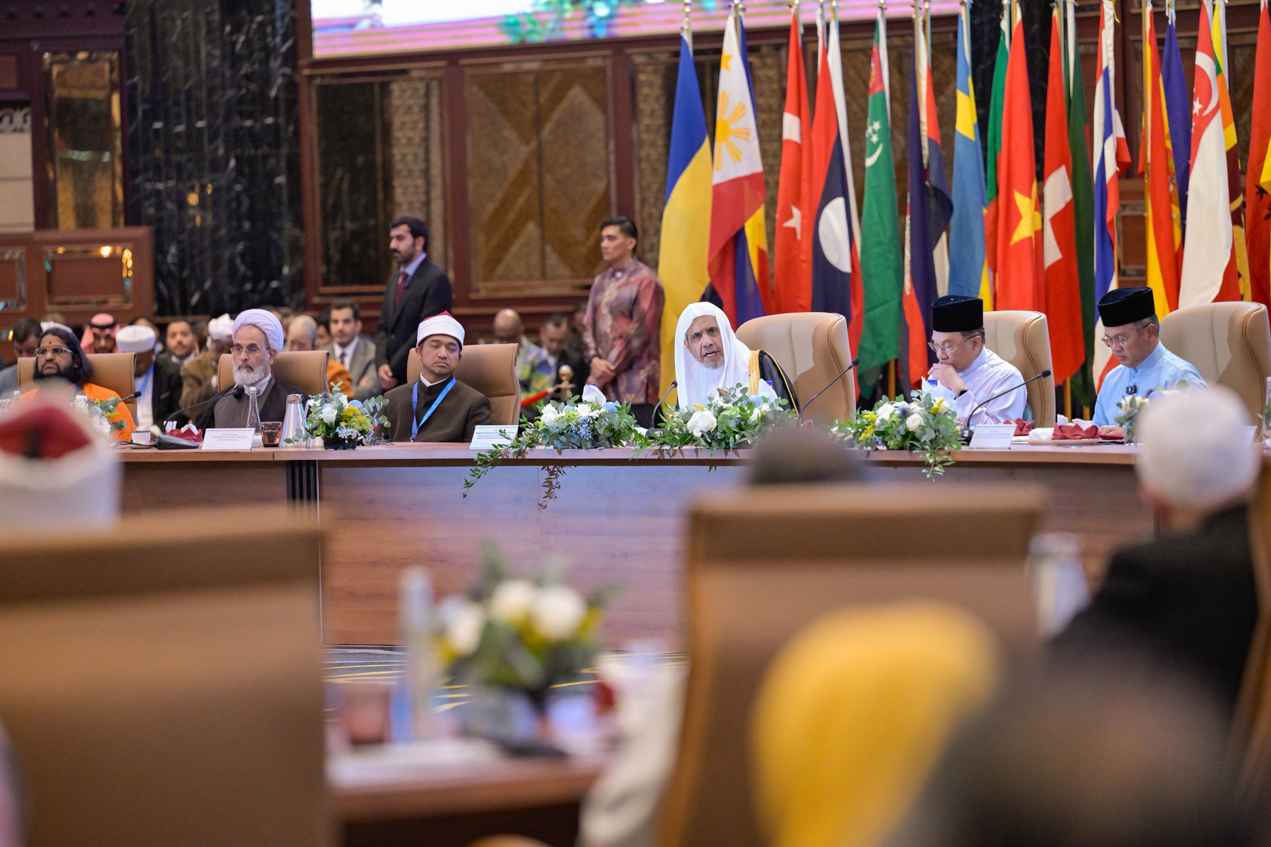 El Primer Ministro de Malasia, Dato’ Seri Anwar Ibrahim, y Su Excelencia el Sheij Dr. Mohammed Al-Issa , Secretario General y Presidente del Consejo de Ulemas, inauguraron la segunda Cumbre Internacional de Líderes Religiosos