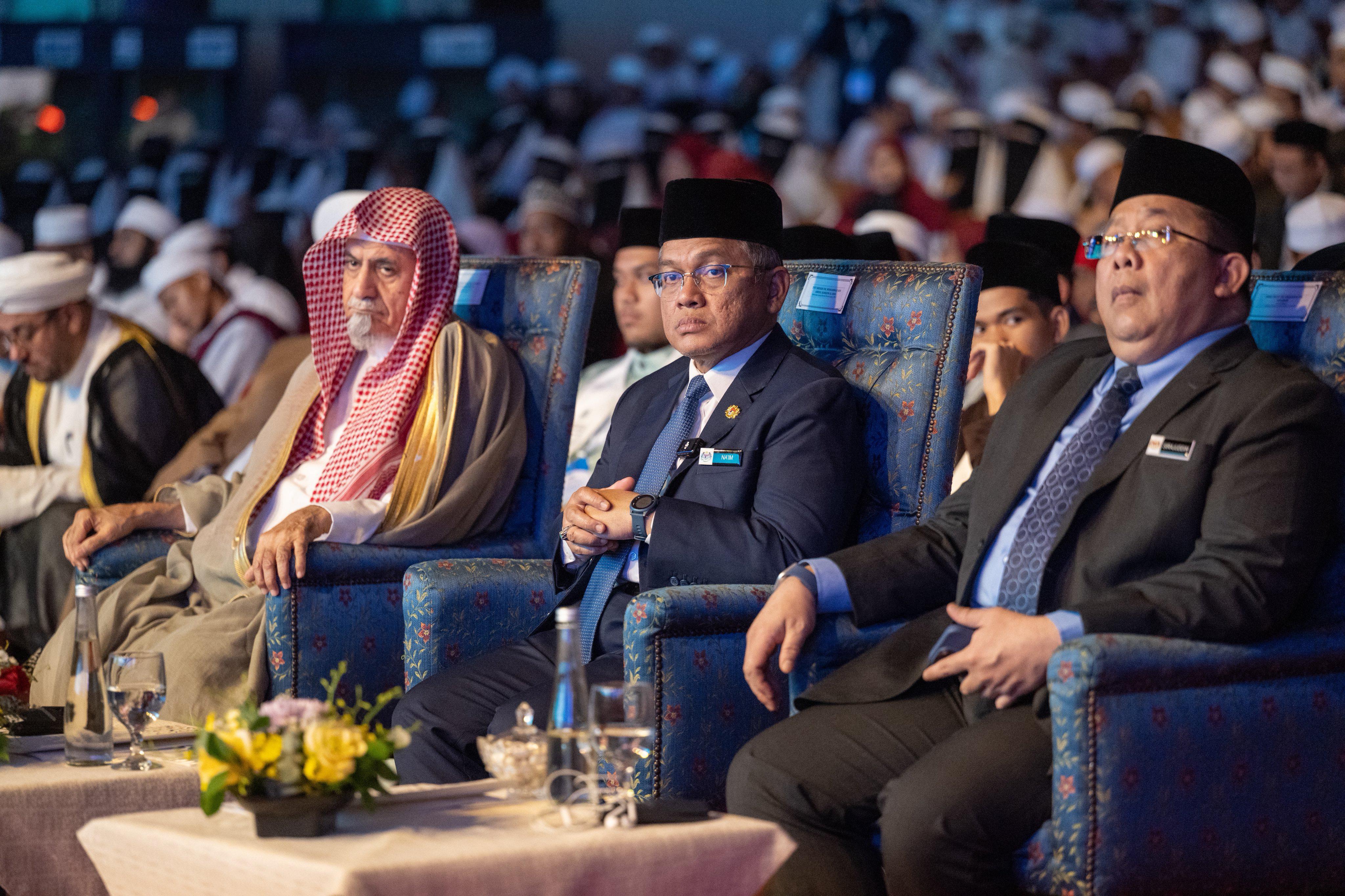 Sekretaris Jenderal Liga Muslim Dunia Menutup Forum Global Pengesahan Ijazah Al-Qur’an Dan Pemberian Penghargaan kepada Para Qari Senior di Negara-negara “ASEAN”
