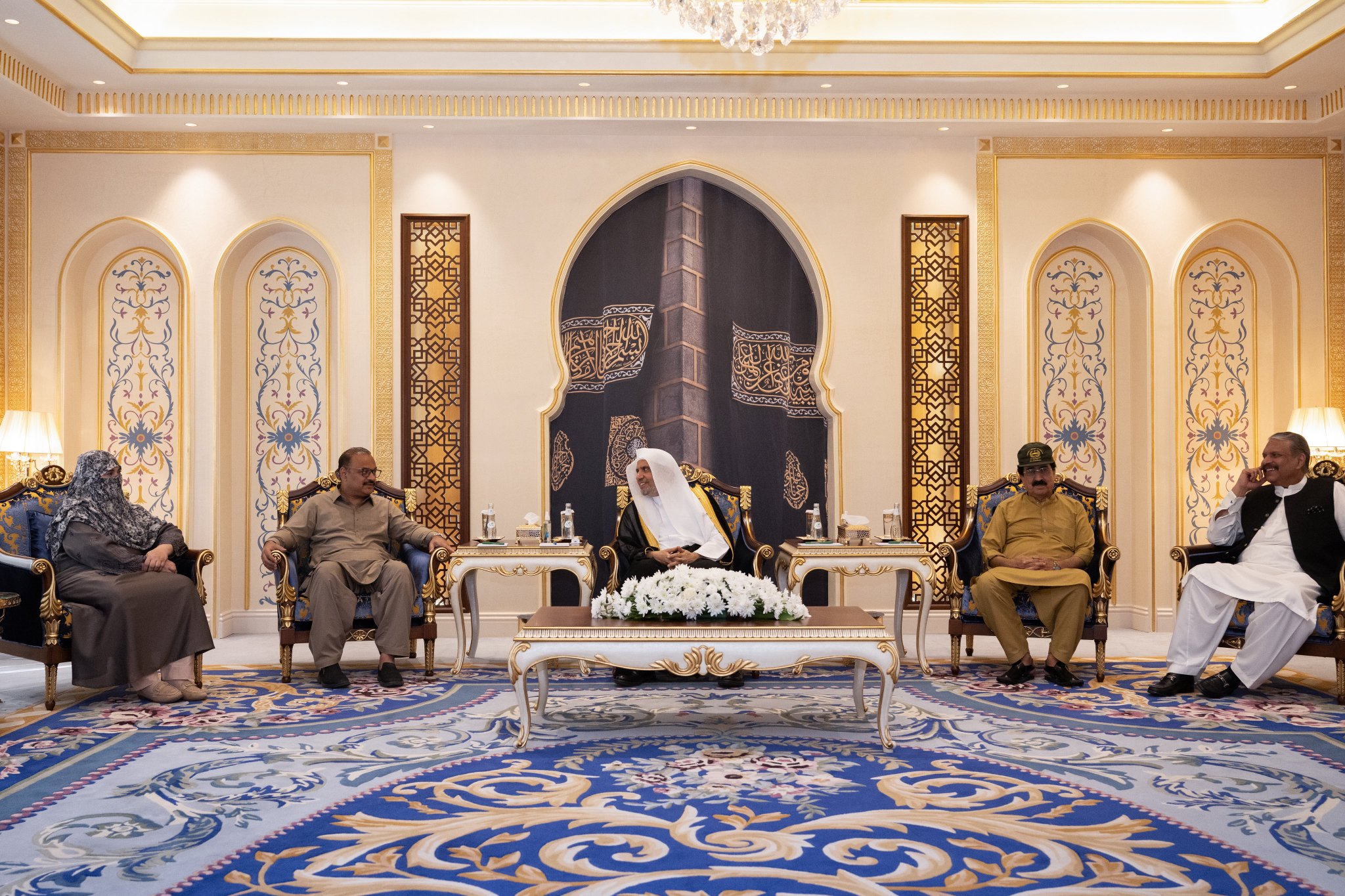 ‏استقبل معالي الأمين العام، رئيس هيئة علماء المسلمين، فضيلة الشيخ د ⁧‫محمد العيسى‬⁩ ‬⁩، وفدًا برلمانيًّا رفيع المستوى يُمثّل مختلف الأحزاب في الجمعية الوطنية الباكستانية (البرلمان)، بحضور سفير جمهورية باكستان الإسلامية لدى المملكة العربية السعودية السيد أحمد فاروق