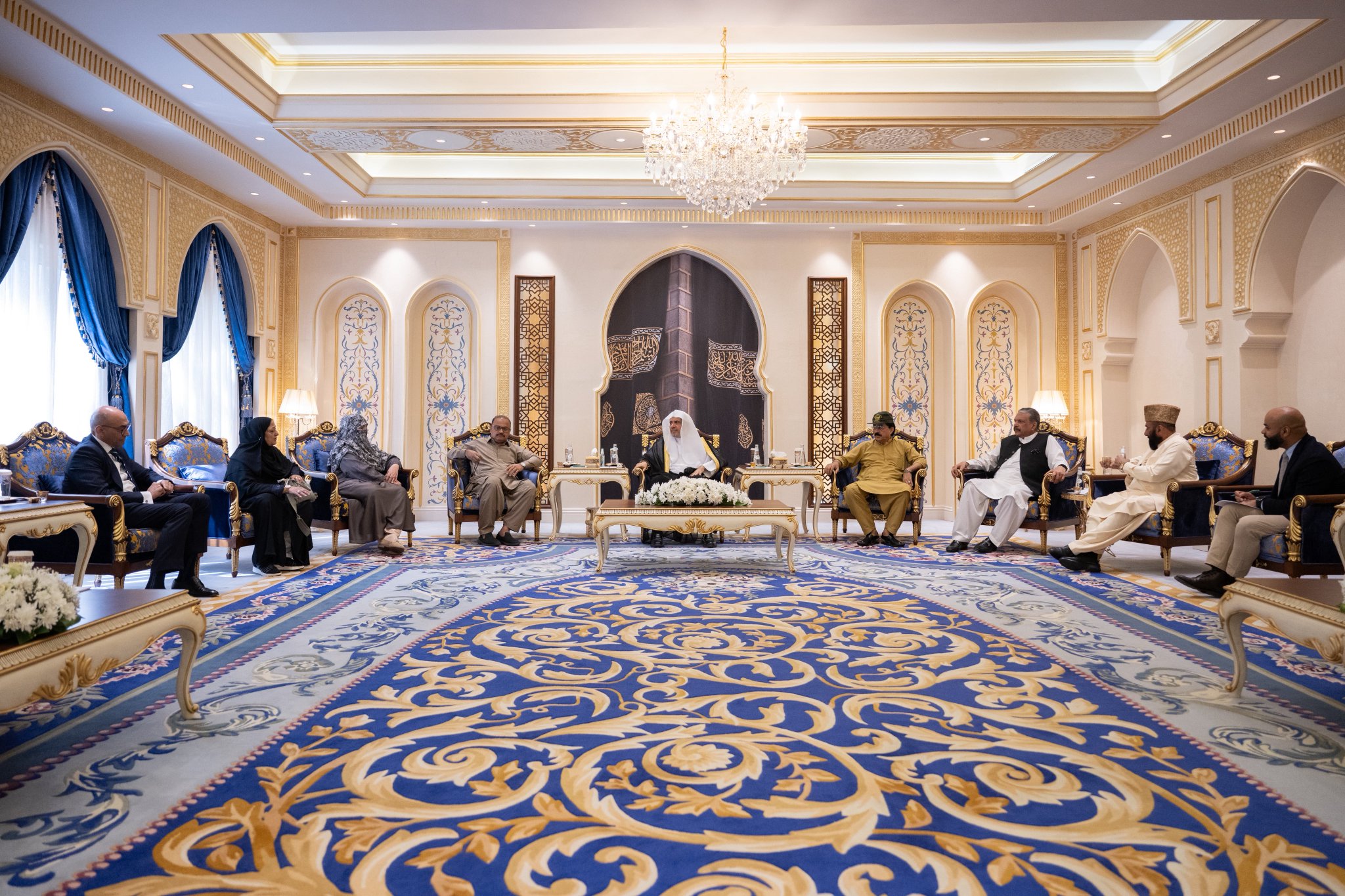 ‏استقبل معالي الأمين العام، رئيس هيئة علماء المسلمين، فضيلة الشيخ د ⁧‫محمد العيسى‬⁩ ‬⁩، وفدًا برلمانيًّا رفيع المستوى يُمثّل مختلف الأحزاب في الجمعية الوطنية الباكستانية (البرلمان)، بحضور سفير جمهورية باكستان الإسلامية لدى المملكة العربية السعودية السيد أحمد فاروق