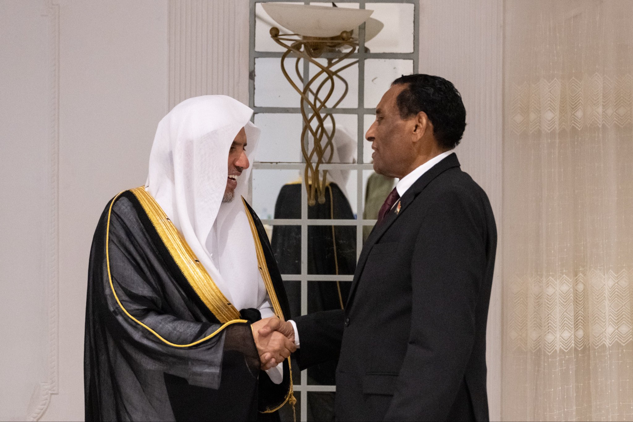 ‏معالي الأمين العامّ في السودان  ‏تعاوُنٌ ودعمٌ لاستعادة مقوِّمات الاستقرار والسلام، ولقاءاتٌ رفيعة المستوى عقدَها فضيلة الشيخ د.⁧‫محمد العيسى‬⁩ ⁦‬⁩، مع قيادات الحكومة ووفود العلماء: