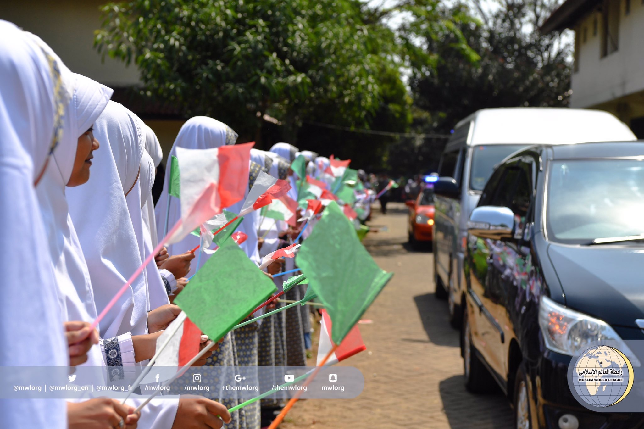 HE MWL SG meets during his current visit to Indonesia the students of Holy Quraan Memorization Schools
