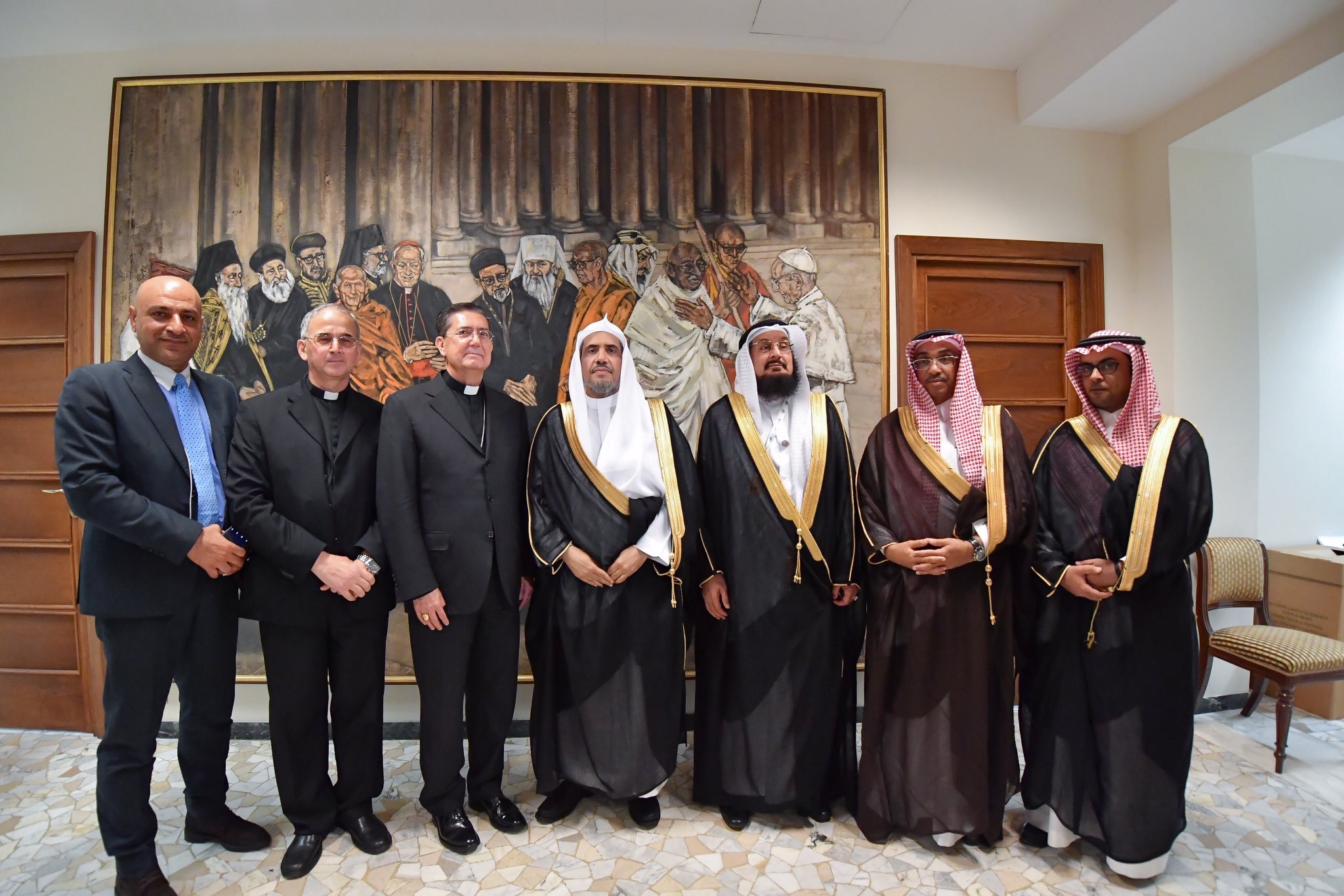 The Pontifical Council in Vatican meets HE MWL SG Dr. Alissa on many issues &amp; lauds HE's historical meet with Holiness Pope Francis
