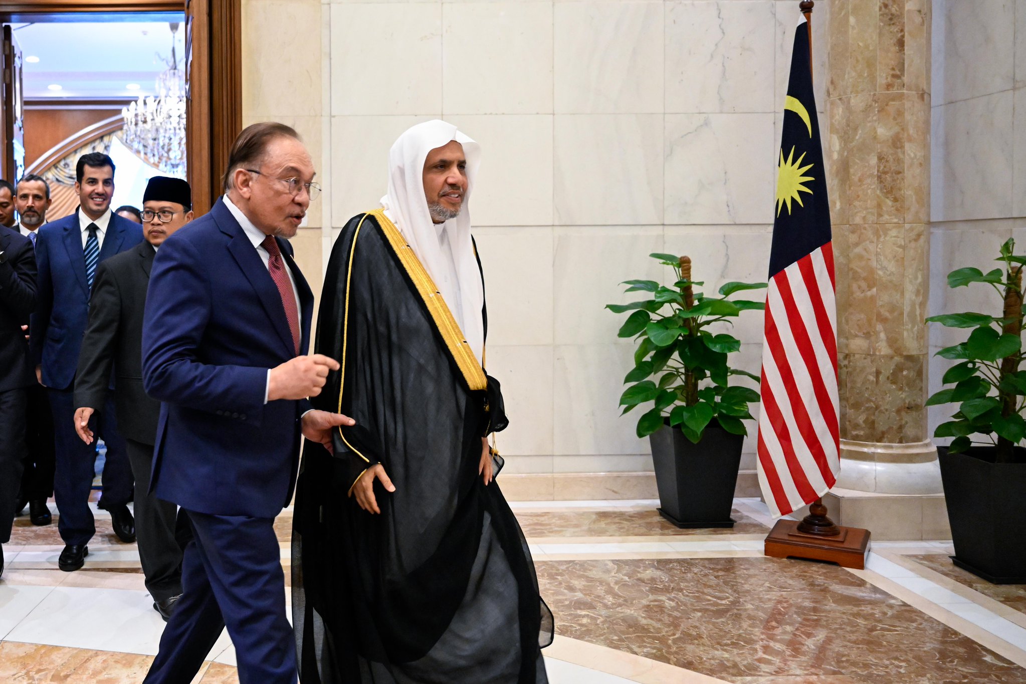 El Primer Ministro de Malasia, Dato’ Seri Anwar Ibrahim, recibió esta tarde, en el palacio presidencial de la capital, Kuala Lumpur, al Secretario General, Presidente del Consejo de Ulemas, el Sheij Mohammed Al-Issa