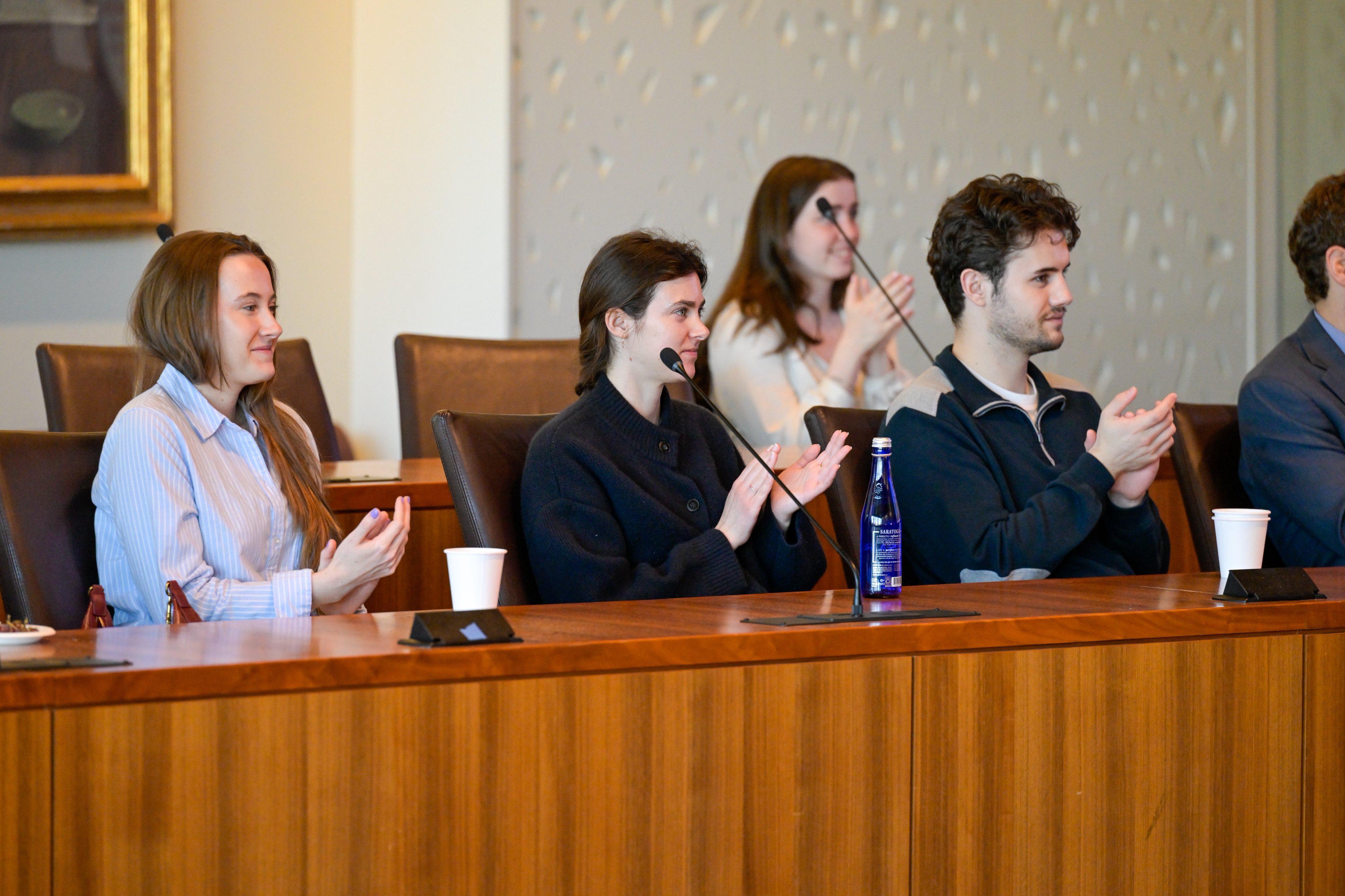 En relación con la inteligencia artificial y el discurso de odio en las plataformas de redes sociales:  La Universidad de Nueva York organiza una conferencia y una mesa redonda con el Secretario General de la Liga del Mundo Islámico