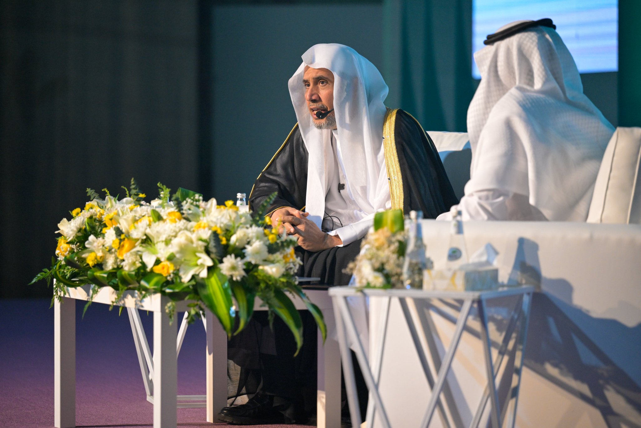 ‏صورٌ من محاضرة وحوار معالي الشيخ د.⁧‫محمد العيسى‬⁩ ‬⁩، ظُهرَ اليوم، في رحاب مكة المكرمة، حولَ: "الوسطيّة السعودية: من المنهج الفقهي إلى الرِّيادة العالميّة"، بدعوةٍ من هيئة الصحفيين السعوديين: