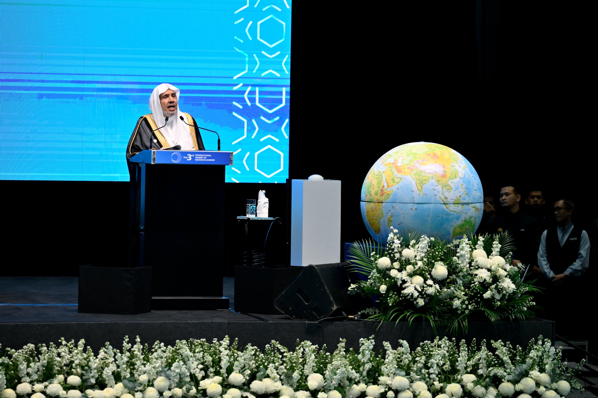 صور من القمة الدولية الثالثة للقيادات الدينية، بمشاركة معالي الأمين العام، رئيس هيئة علماء المسلمين، فضيلة الشيخ د. ⁧‫محمد العيسى‬⁩ ‬⁩ متحدثا رئيسيا في حفل الافتتاح