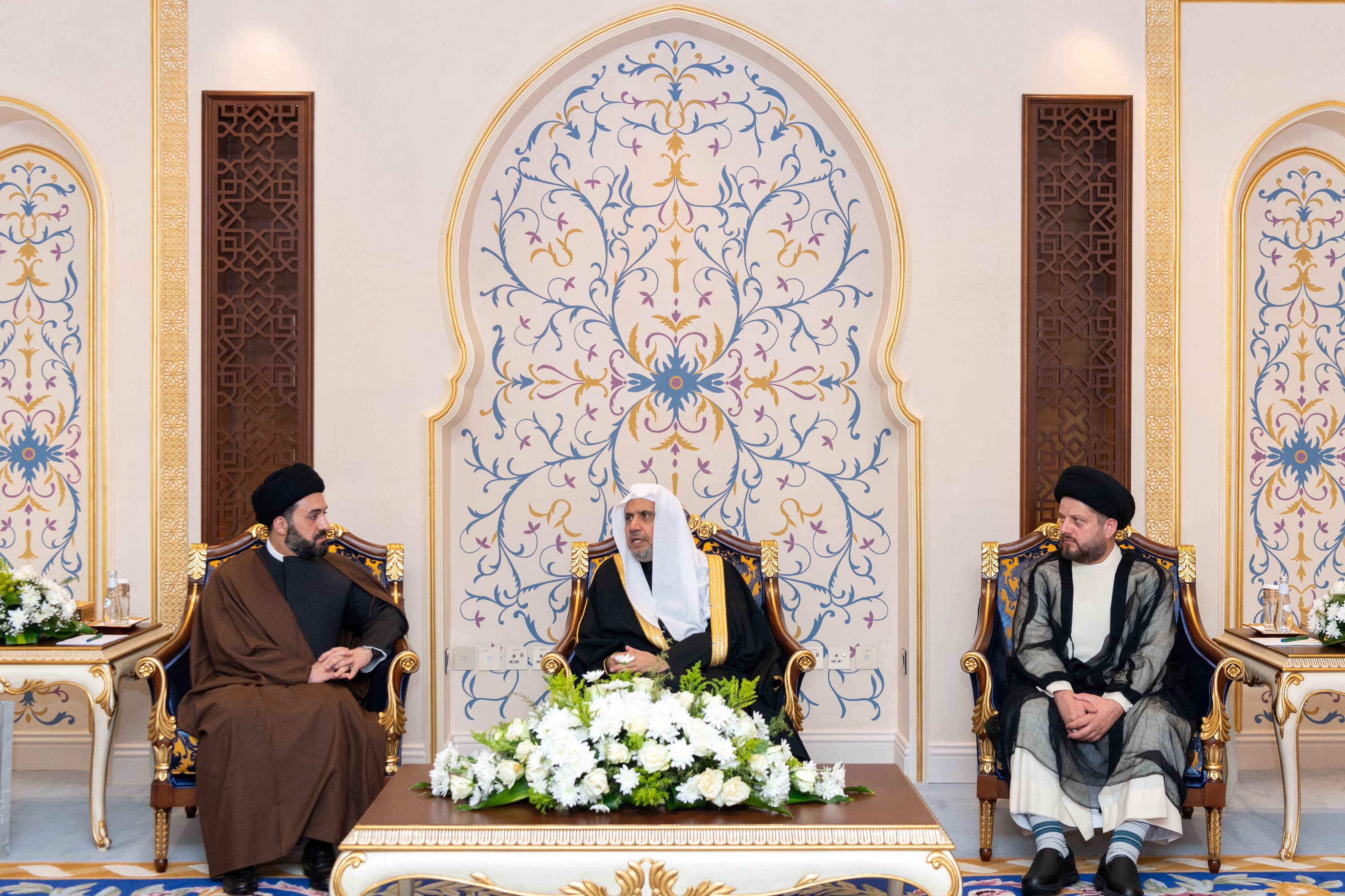 His Excellency Sheikh Dr. Mohammad Al-Issa, Secretary-General of the MWL and Chairman of the Organization of Muslim Scholars, met with several scholars from the Al-Khoei Institute