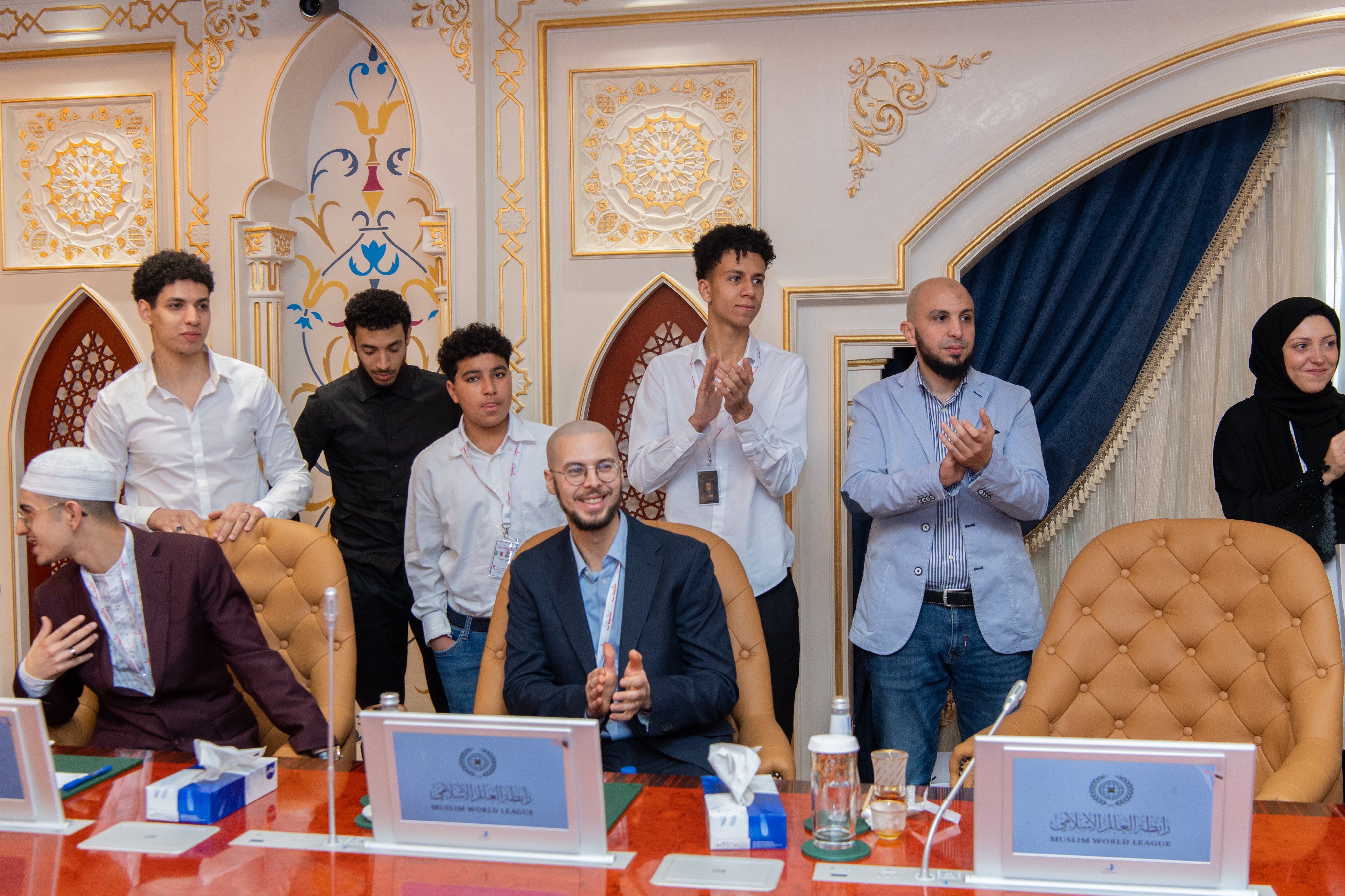 ظهر دیروز جناب دبیر کل، و رئیس انجمن علمای مسلمان، آقای دکتر شیخ محمد العیسی در مقر سازمان همبستگی در مکه مکرمه با اعضای هیئت دانشجویی اقلیت های مسلمان در دانشگاه های اروپا دیدار نمود