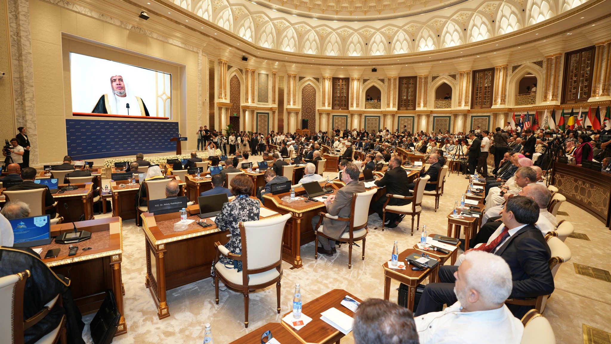 El Secretario General, el Sheij Dr. Mohammed Al-Issa, intervino mediante un video pregrabado durante la sesión inaugural del primer Foro Islámico Internacional titulado: «La civilización islámica: el camino de la paz, la tolerancia y las luces»