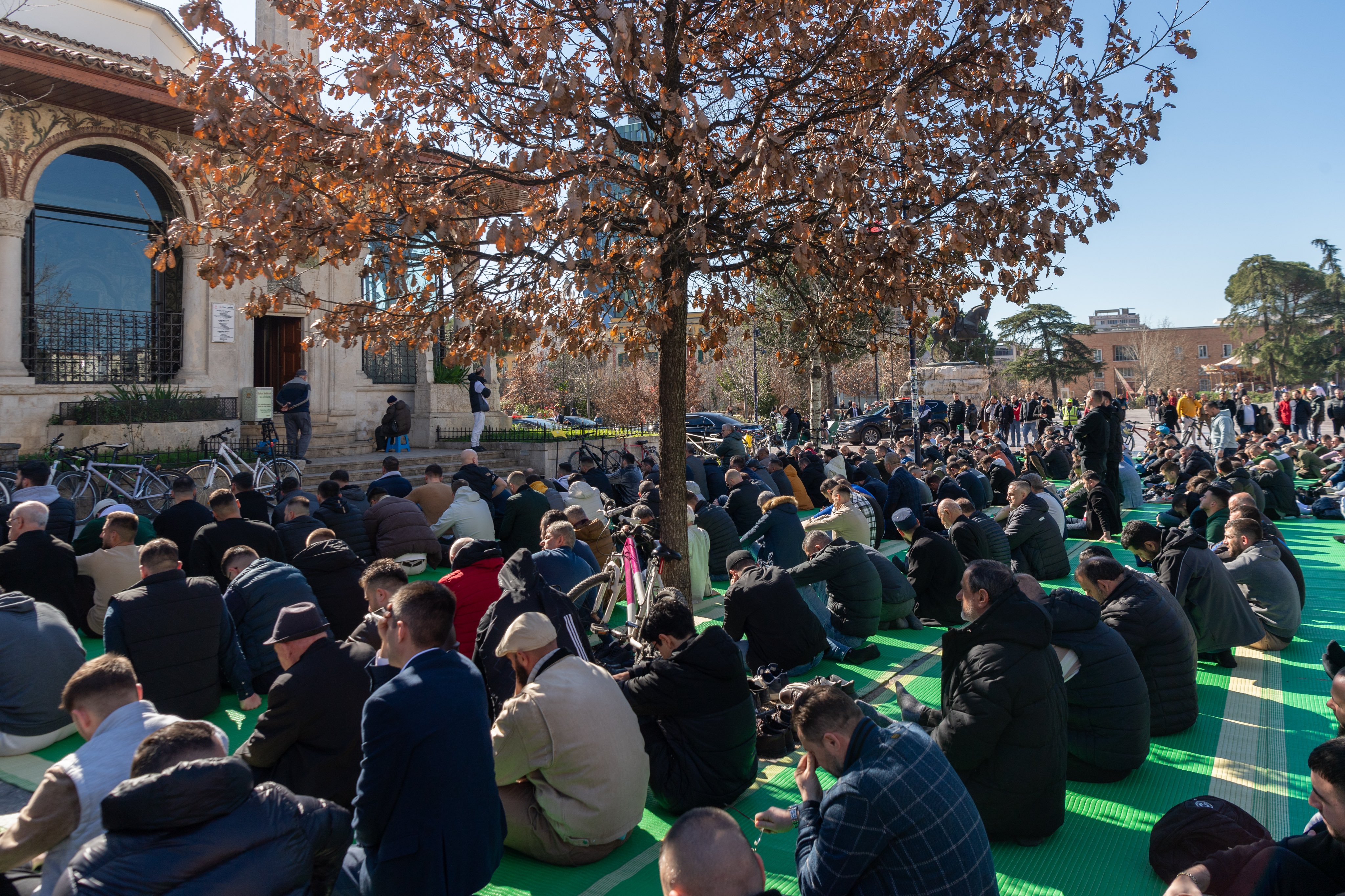 Dari mimbar Masjid Agung yang bersejarah di ibu kota Albania, Tirana: Yang Mulia Syeikh Dr. Mohammed Alissa menyampaikan khutbah Jumat pada hari ini, tanggal 6 Sya'ban