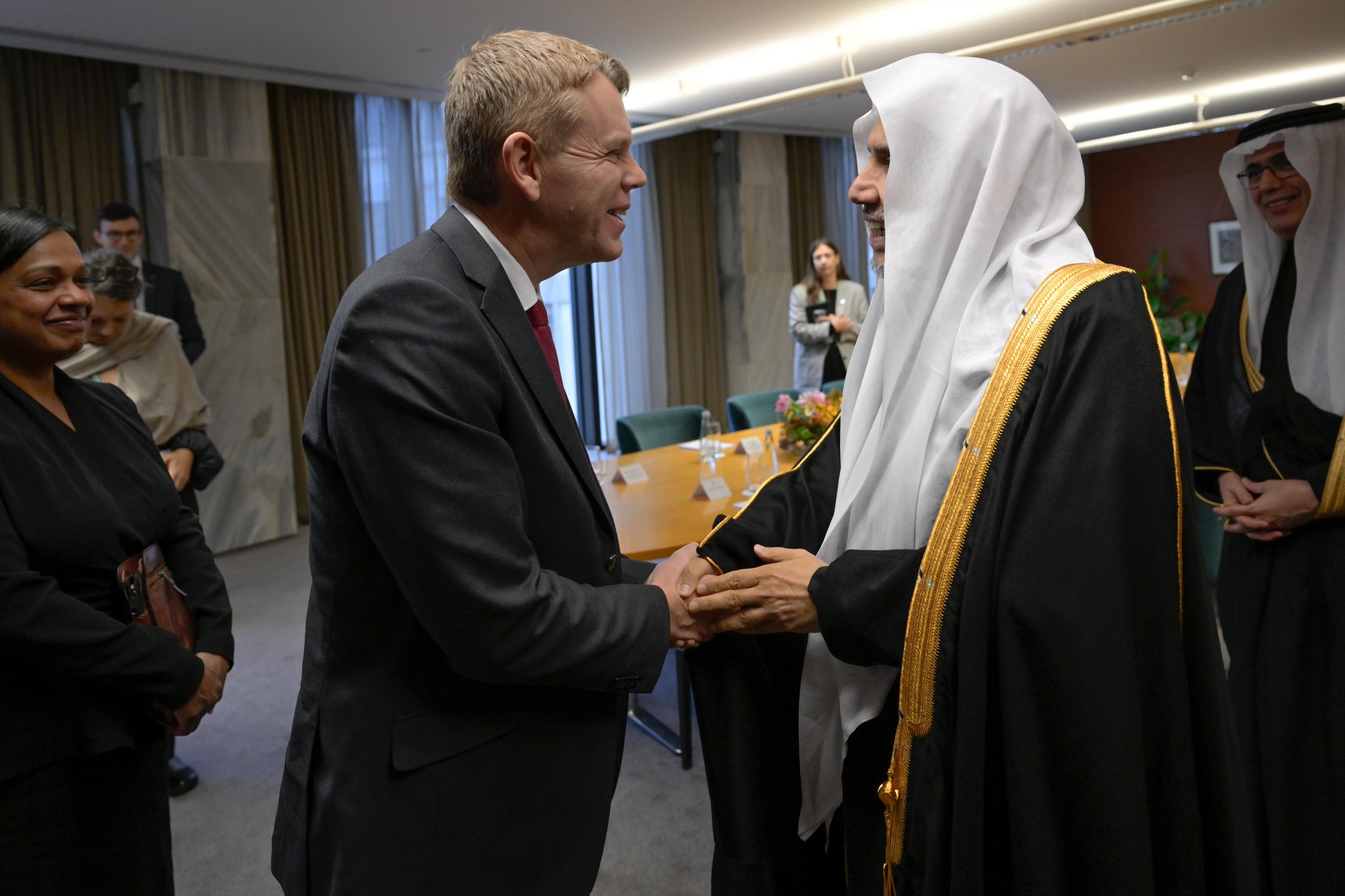 La capitale néo-zélandaise Wellington, le Secrétaire général, cheikh Mohammed Alissa a rencontré l’ancien Premier ministre de Nouvelle-Zélande, président du Parti travailliste et chef de l’opposition au Parlement néo-zélandais, M. Chris Hipkins