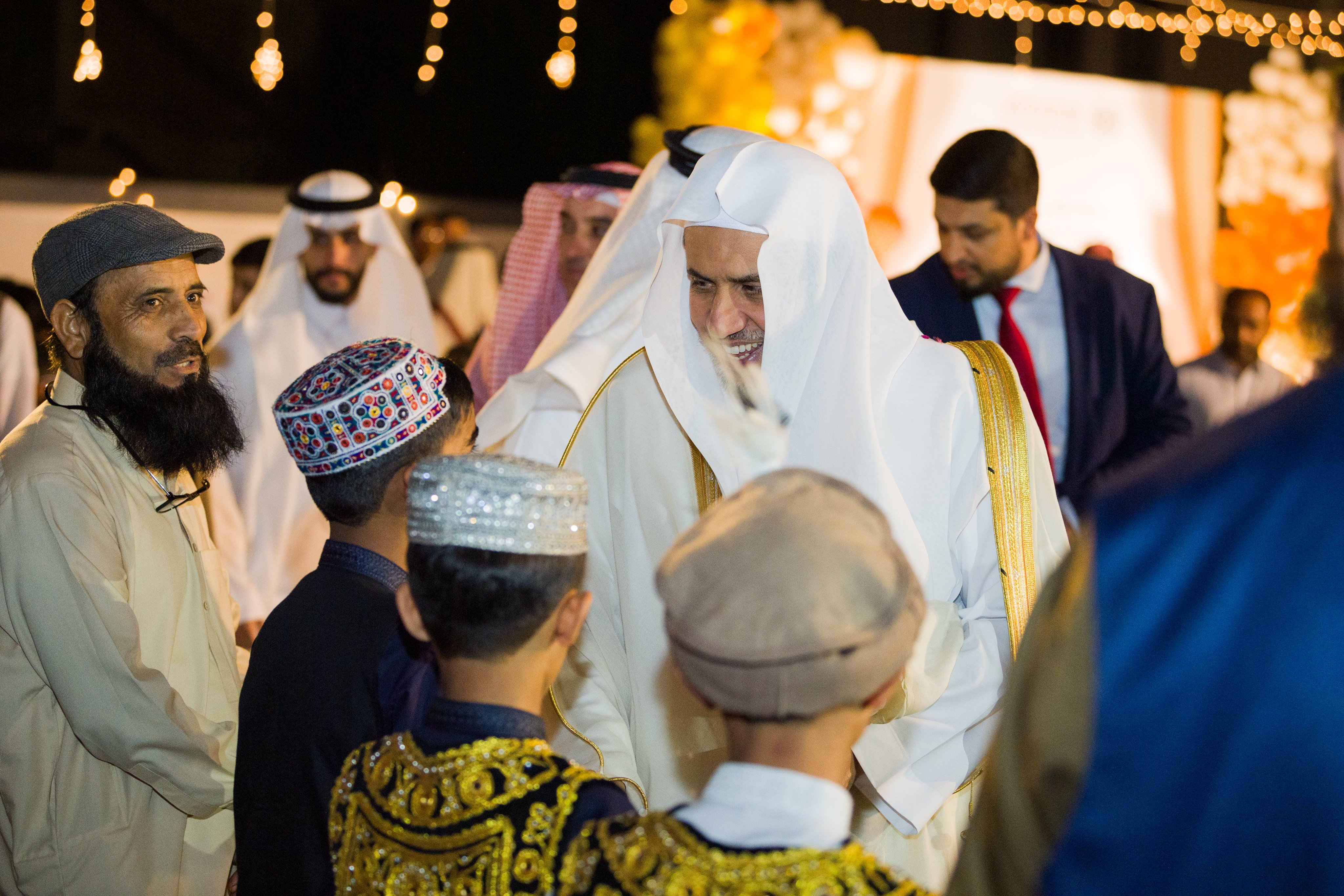 رابطہ عالم اسلامی کے سیکرٹری جنرل شیخ ڈاکٹر محمد العیسی کی پاکستان میں علی بن ابی طالب”رضی اللہ عنہ“ یتیم خانہ کے بچوں کے ساتھ عید کے لمحات کی تصاویر۔ اس سینٹر سے 4600 سے زائد یتیم بچے مستفید ہورہے ہیں: