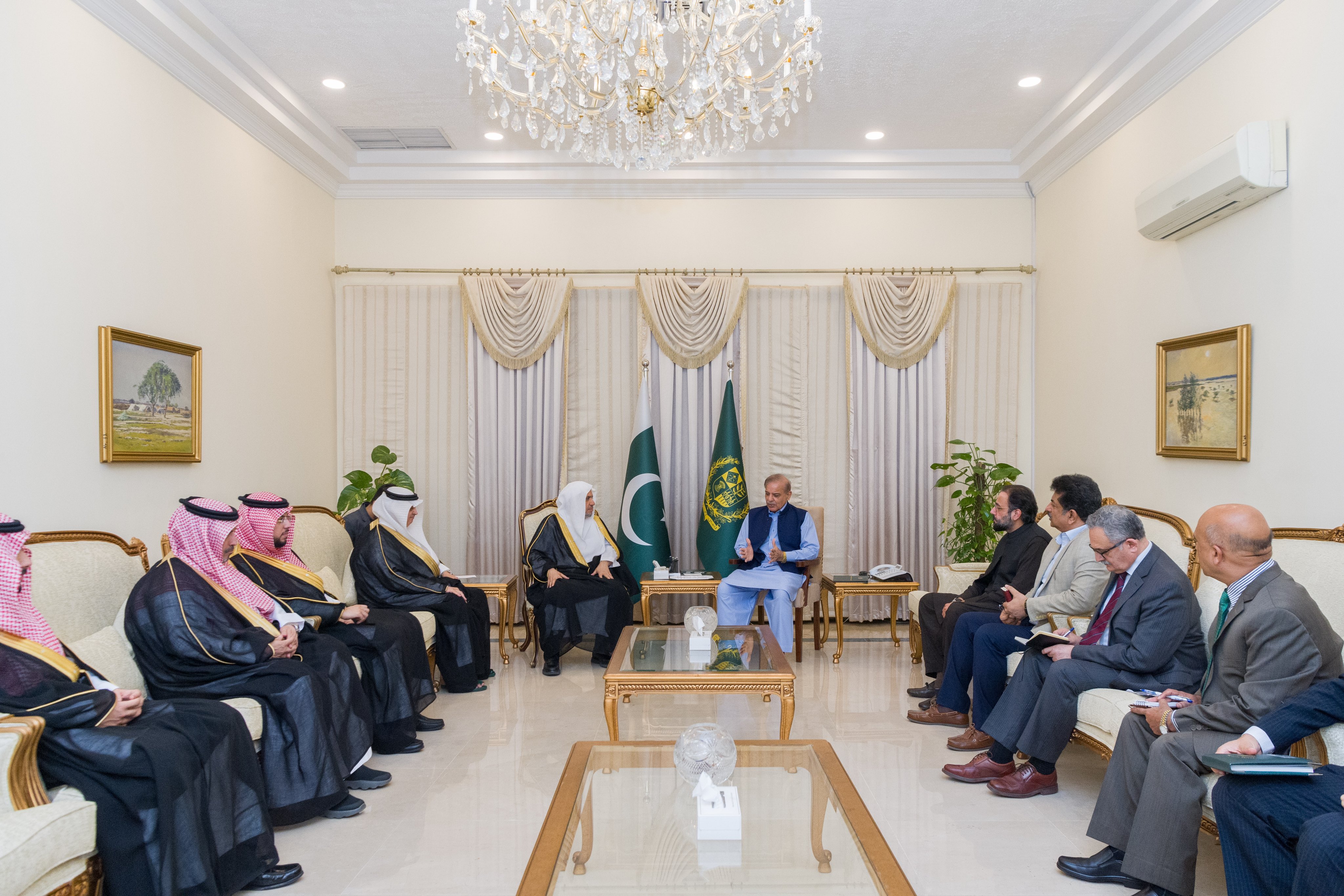 His Excellency Mr. Shehbaz Sharif, Prime Minister of the Islamic Republic of Pakistan, met with His Excellency Sheikh Dr. Mohammed Alissa