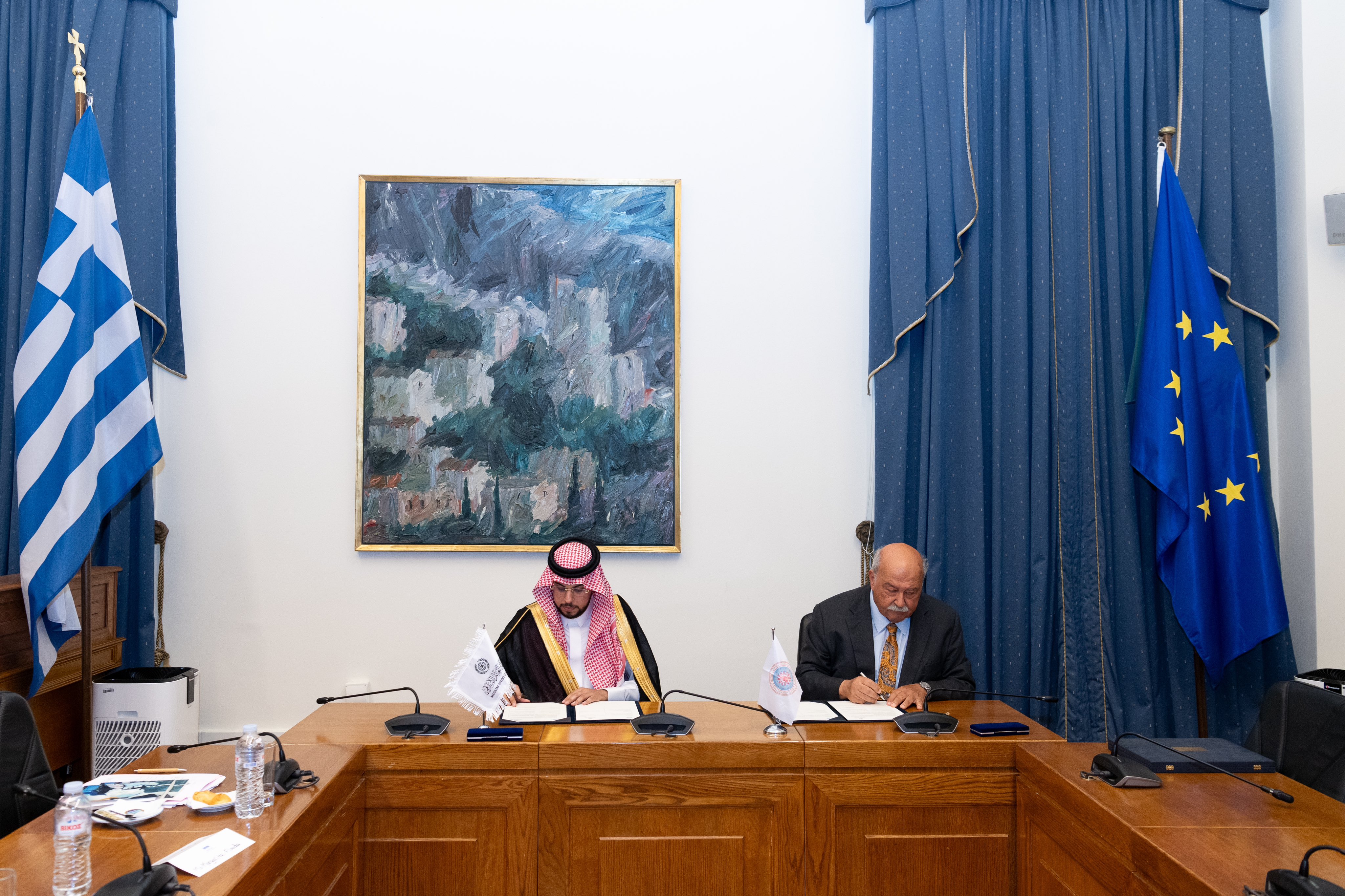 ‏نيابةً عن معالي الأمين العام، الشيخ د.⁧‫محمد العيسى‬⁩؛ التقى سعادة مساعد الأمين العام للاتصال المؤسسي، الأستاذ عبدالوهاب الشهري، في مقرّ البرلمان بأثينا، معاليَ النائب الأول لرئيس البرلمان اليوناني، السيد يوانيس بلاكيوتاكيس