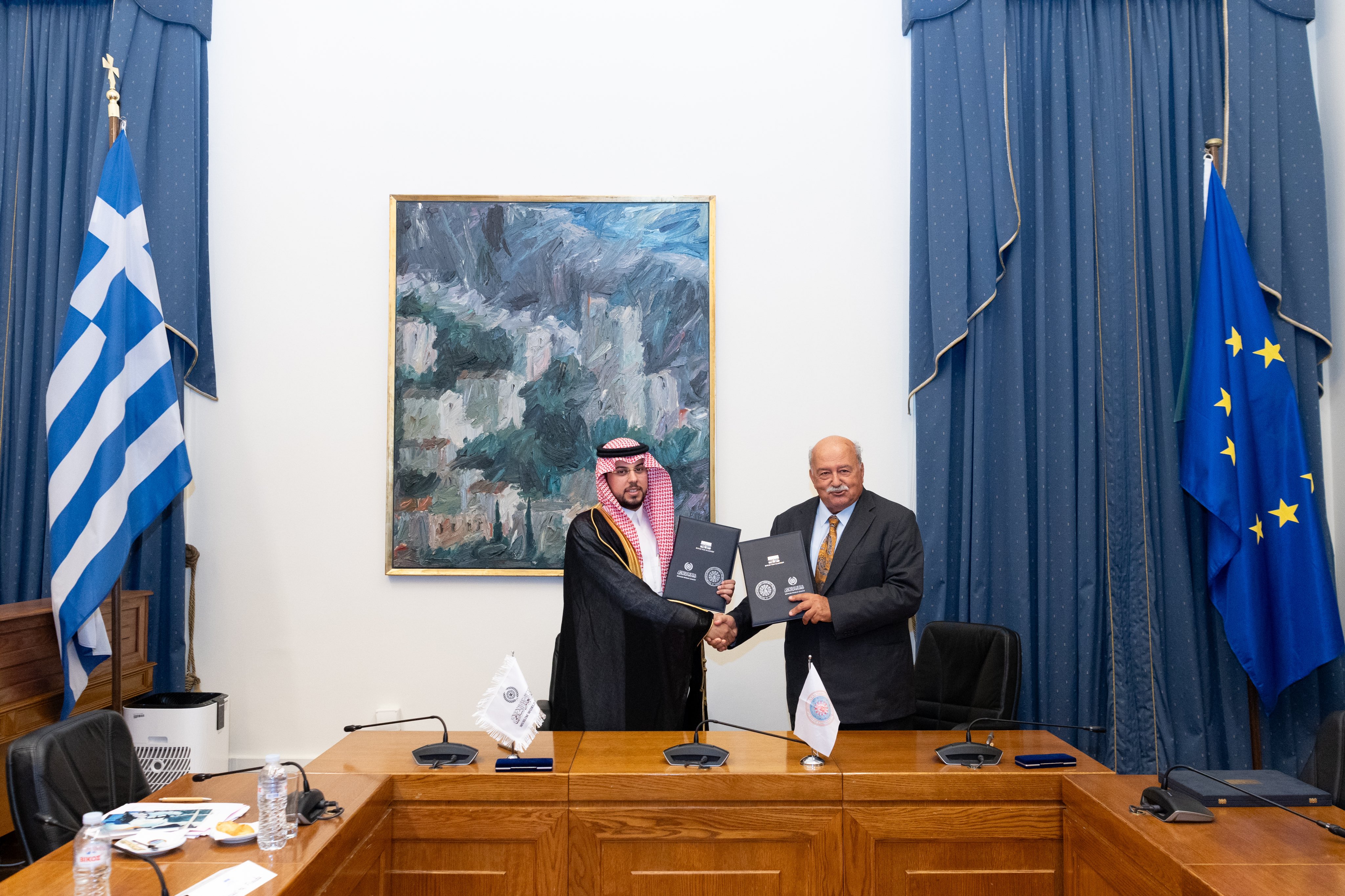 ‏نيابةً عن معالي الأمين العام، الشيخ د.⁧‫محمد العيسى‬⁩؛ التقى سعادة مساعد الأمين العام للاتصال المؤسسي، الأستاذ عبدالوهاب الشهري، في مقرّ البرلمان بأثينا، معاليَ النائب الأول لرئيس البرلمان اليوناني، السيد يوانيس بلاكيوتاكيس
