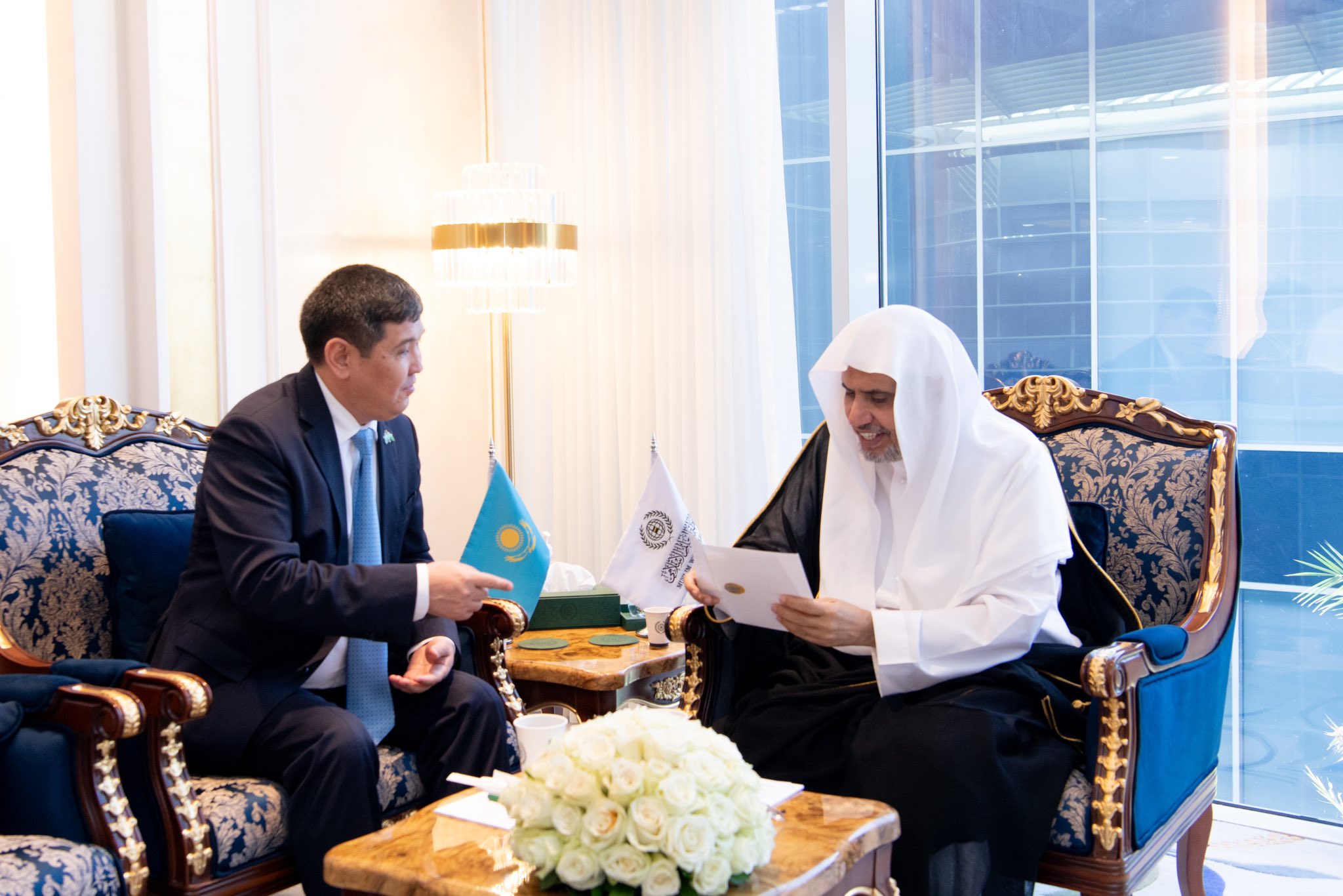 A Riyad cheikh Mohammed Al-Issaa , Secrétaire général et Président de l’Organisation des savants musulmans, a reçu M. Menilbekov Madiyar,