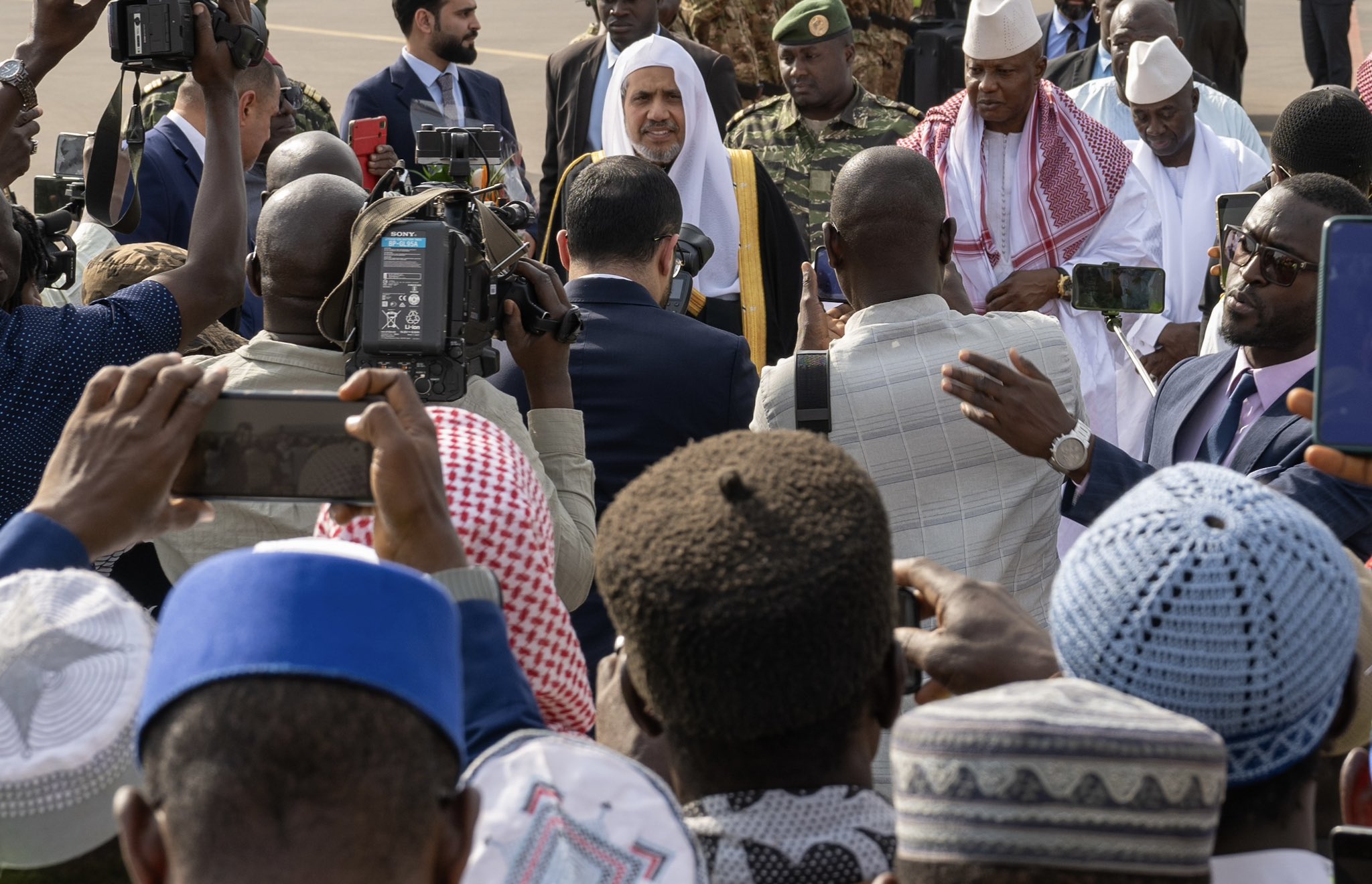 برئاسة معالي الأمين العام، رئيس هيئة علماء المسلمين، فضيلة الشيخ د.⁧‫محمد العيسى‬⁩‬⁩ وفد رابطة العالم الإسلامي يصِل إلى جمهورية "غينيا بيساو"