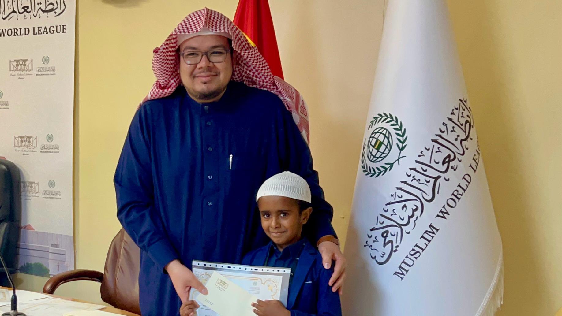 ‏اختتم مركز ⁧‫رابطة العالم الإسلامي‬⁩ في مدريد، المسابقةَ الرمضانيةَ في حفظ  القرآن الكريم وتجويده، بفروعه المتعدِّدة للنساء والرجال والأطفال والمسلمين الجُدد.