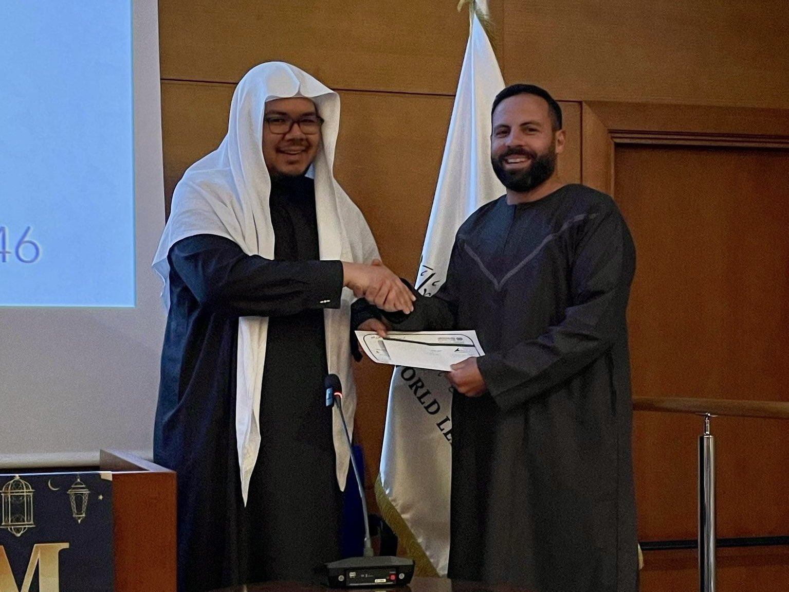 كرَّم مركزُ ⁧‫رابطة العالم الإسلامي‬⁩ "المركز الثقافي الأندلسي بمدينة مالقا الإسبانية" الفائزين بالمسابقة الرمضانية السنويَّة في حفظ وتجويد القرآن الكريم، لمختلف الفئات العمرية من الجنسين