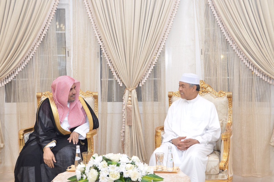 Le Secrétaire Général de la Ligue Islamique Mondiale recevant chez lui à Makkah le Vice-Premier Ministre Malaisien, Dr. Ahmad Zahid Hamidi
