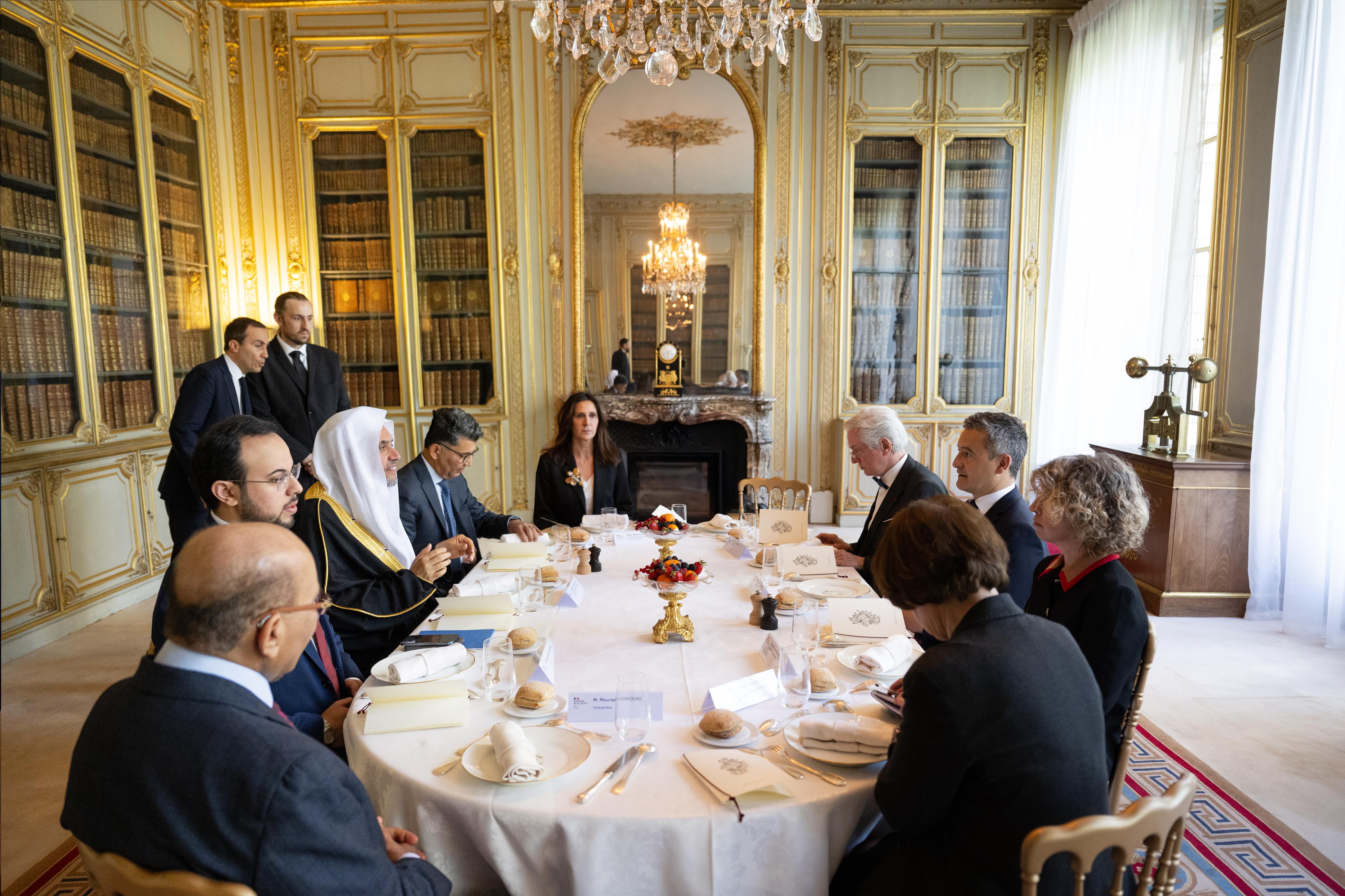 In response to invitations from prominent global centers for thought and study in Paris, the Secretary-General of the Muslim World League begins his official visit to the Republic of France with a significant tour of the first-of-its-kind museum