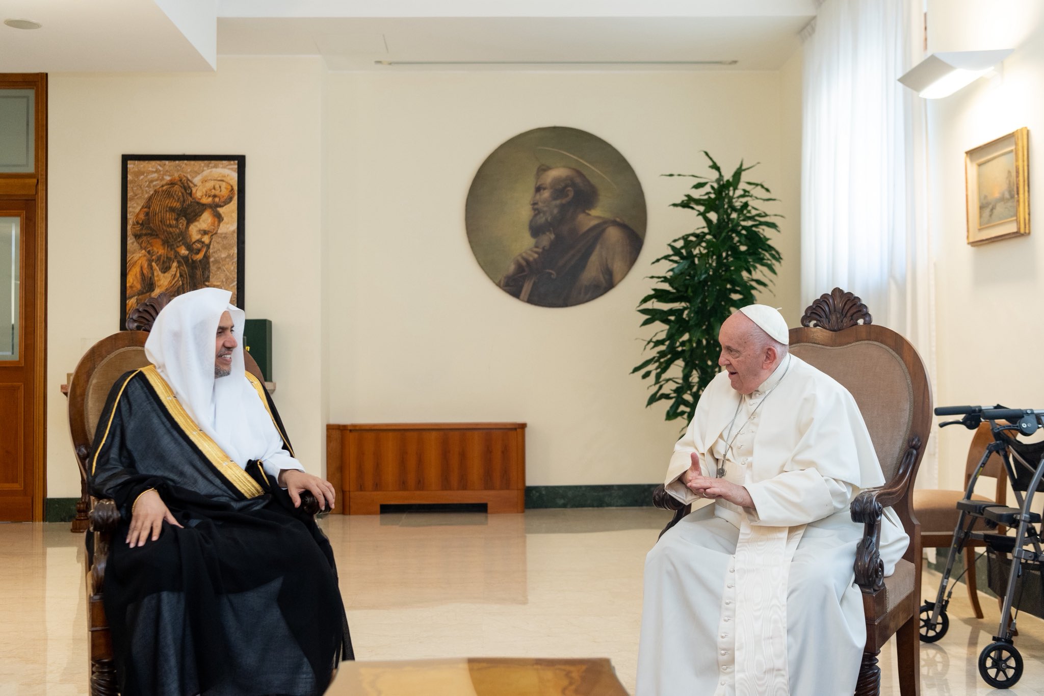 His Excellency Sheikh Dr. Mohammed Al-Issa, Secretary-General of the Muslim World League extended heartfelt condolences to His Eminence Cardinal Pietro Parolin, Prime Minister and Secretary of State of the Vatican