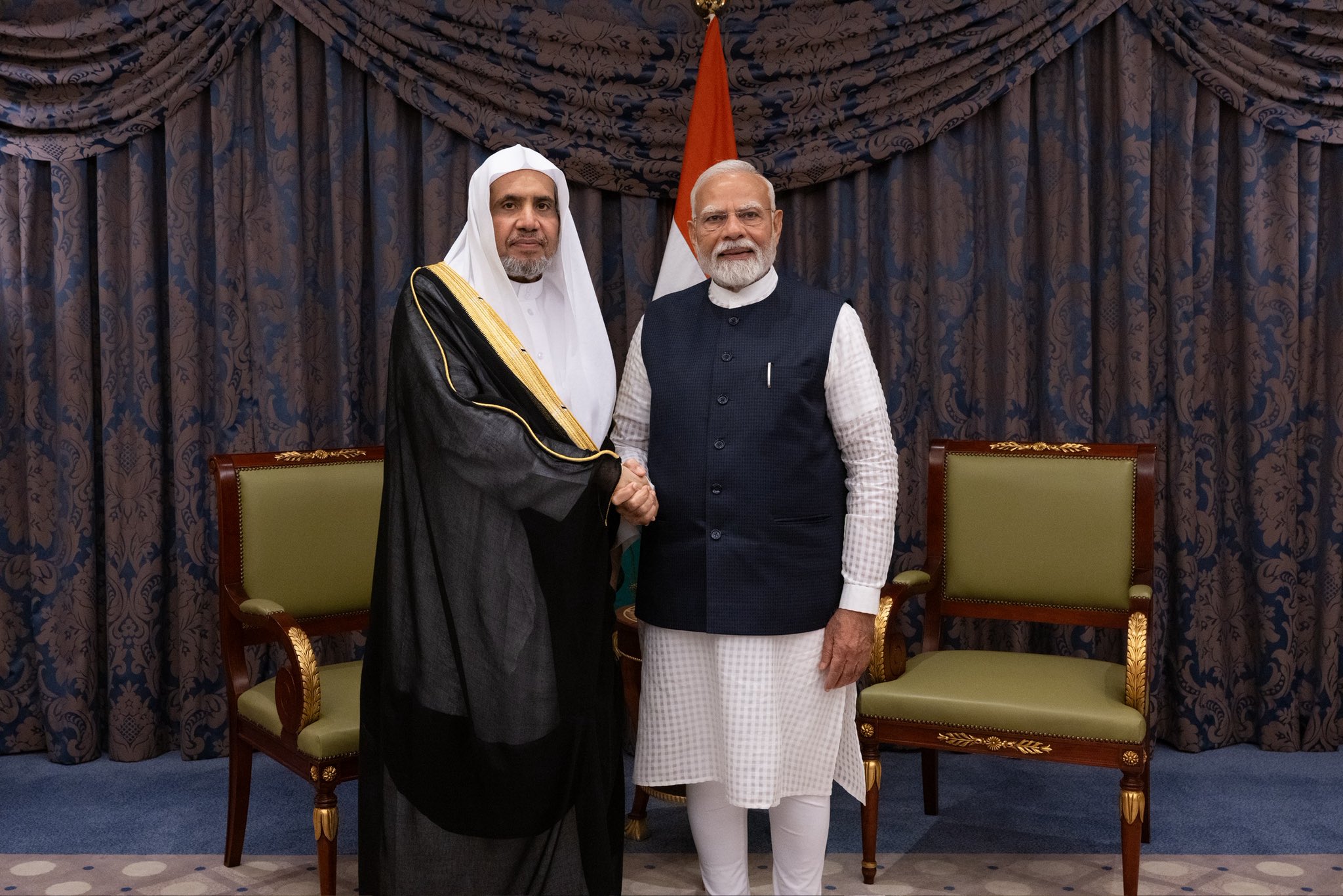 El Secretario General y Presidente de la Comisión de Ulemas, el Sheij Mohammed Al-Issa , se reunió en Yeda con el Primer Ministro de la República de la India, el Sr. Narendra Modi.