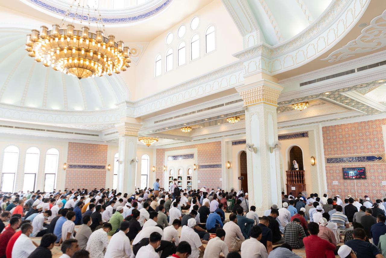 Dr. Al-Issa visits the Islamic Center and gives Friday prayer speech at the Great Mosque