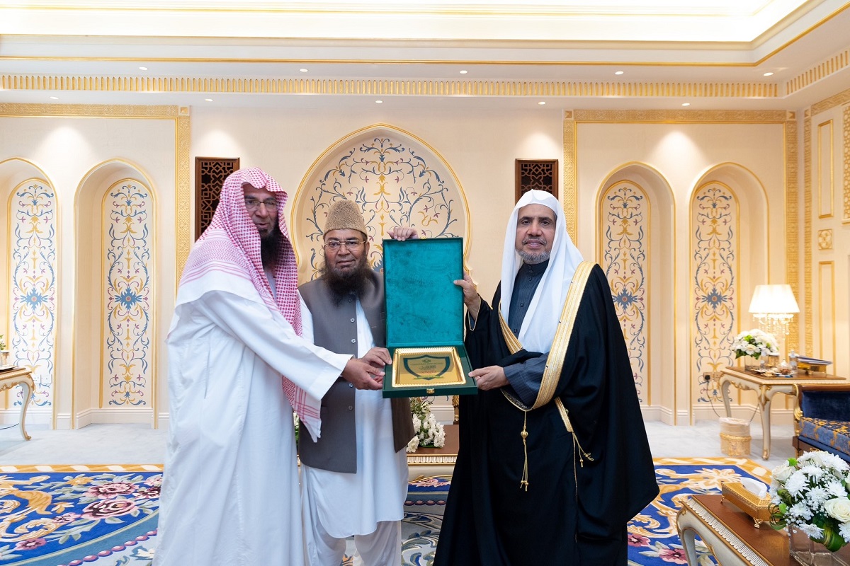 Dr. Al-Issa Meets Pakistani Senator and Secretary General of Jamiat Ahle-e-Hadith