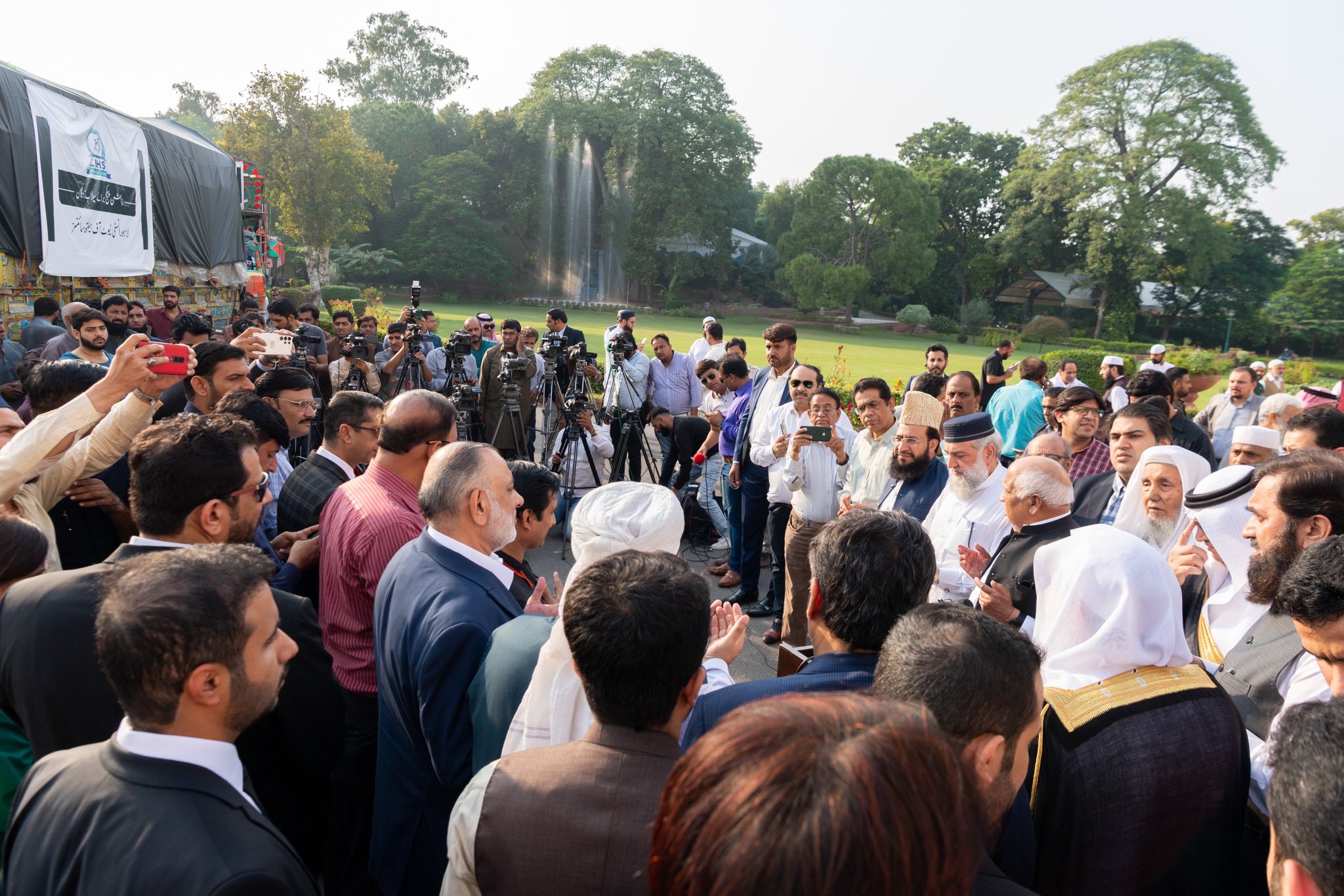 HE Mr. Muhammad Baligh-ur-Rehman, the Governor of Punjab province, received at the Governor's House in Lahore HE Dr. Mohammad Alissa