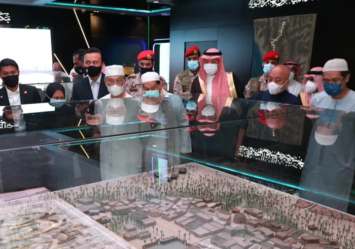 The Prime Minister of Malaysia visited the Museum of the Biography of the Prophet and Islamic Civilization in Madinah