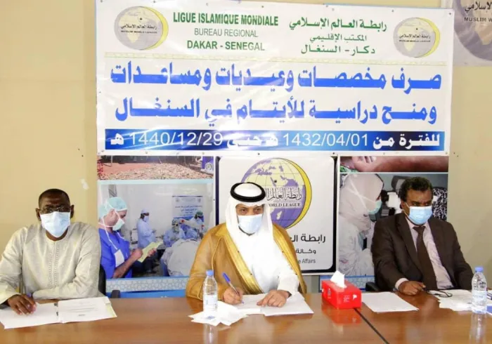 ‏⁧‫رابطة العالم الإسلامي‬⁩ تحتفل بتوزيع المخصصات والعيديات والإعانة المدرسية لأيتام ⁧‫السنغال‬⁩ :