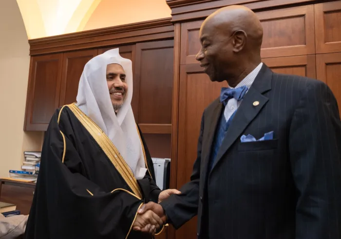 Le D.Mohammad Alissa a été reçu par le prêtre affilié au Sénat américain  M. Bary Blake avec qui, il a eu un entretien portant sur des sujets d’intérêt commun.